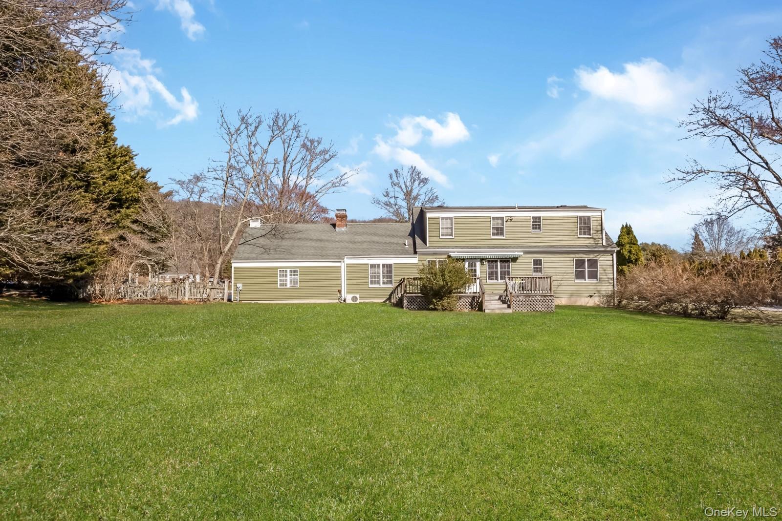 43 Farm Road N, Wading River, NY 11792