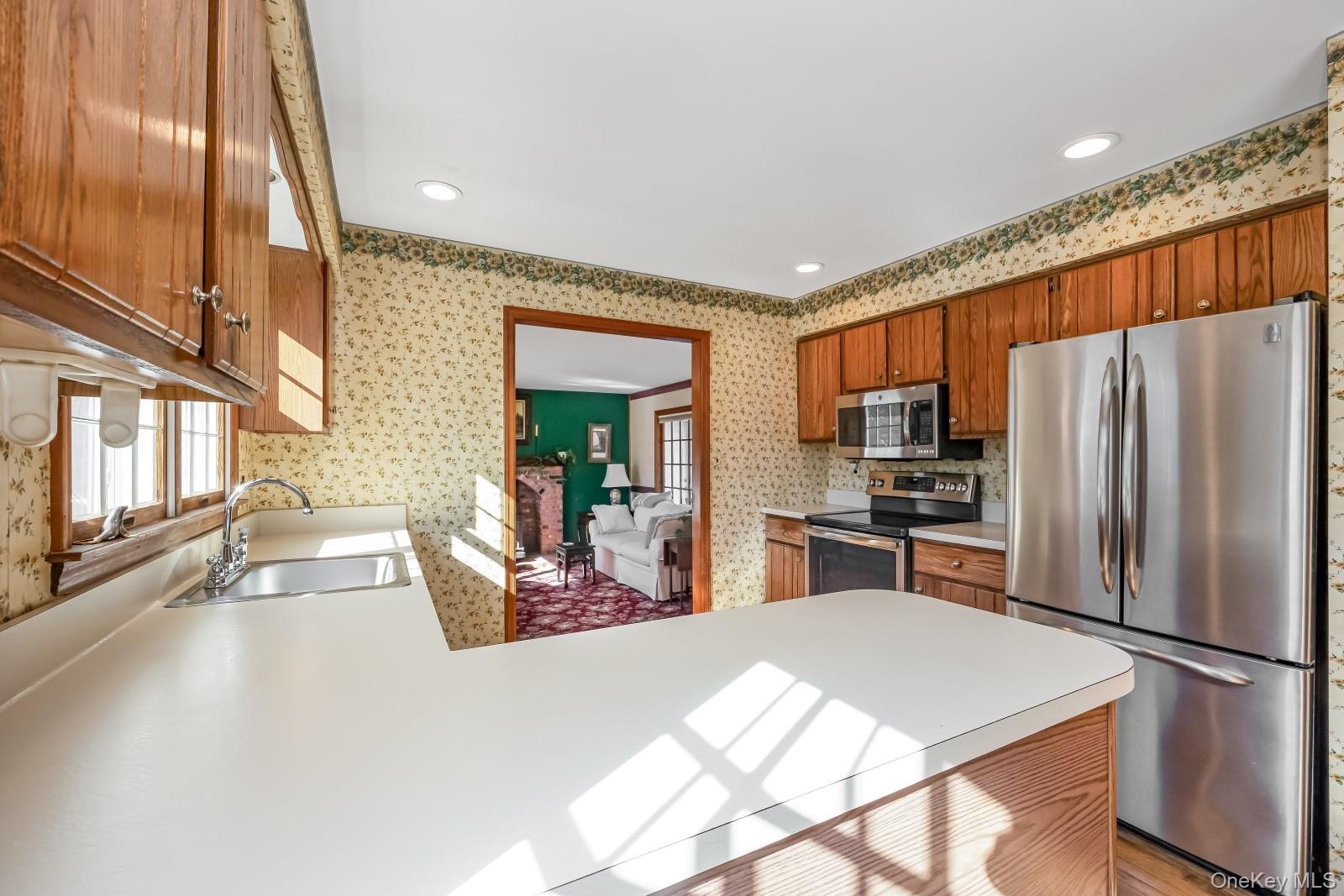 43 Farm Road N, Wading River, NY 11792