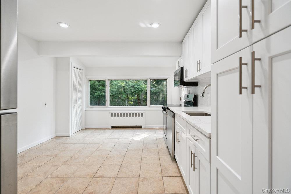 72 Winthrop Road, Plainview, NY 11803