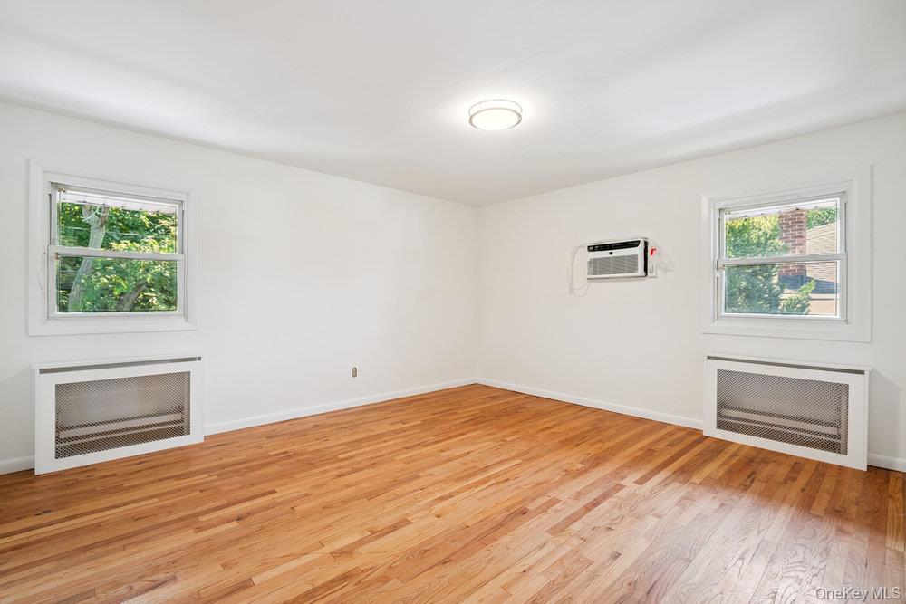 72 Winthrop Road, Plainview, NY 11803