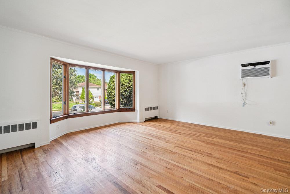 72 Winthrop Road, Plainview, NY 11803