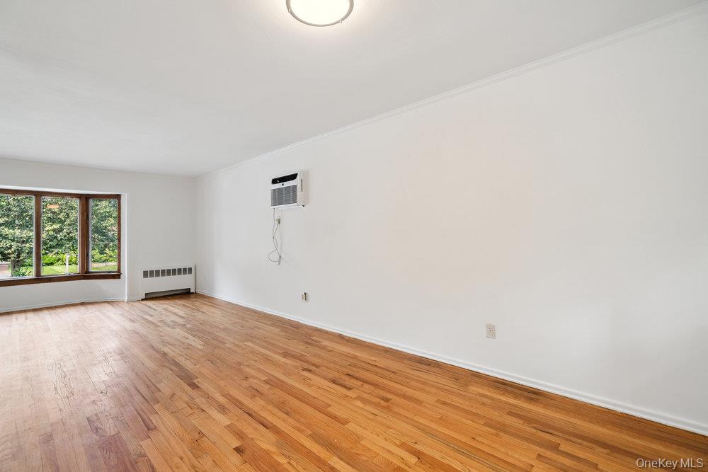 72 Winthrop Road, Plainview, NY 11803