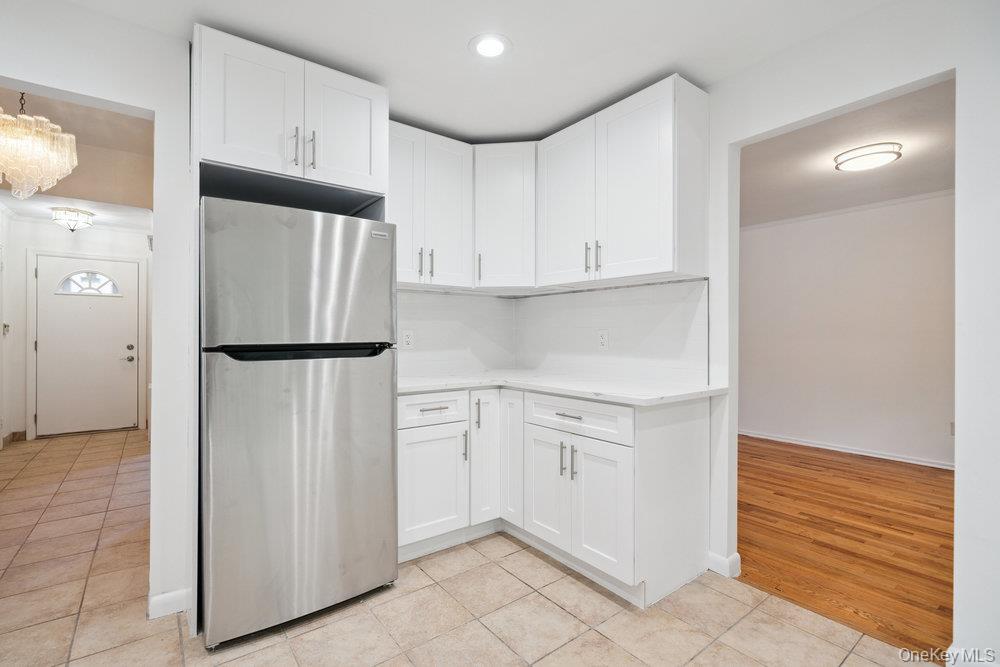 72 Winthrop Road, Plainview, NY 11803