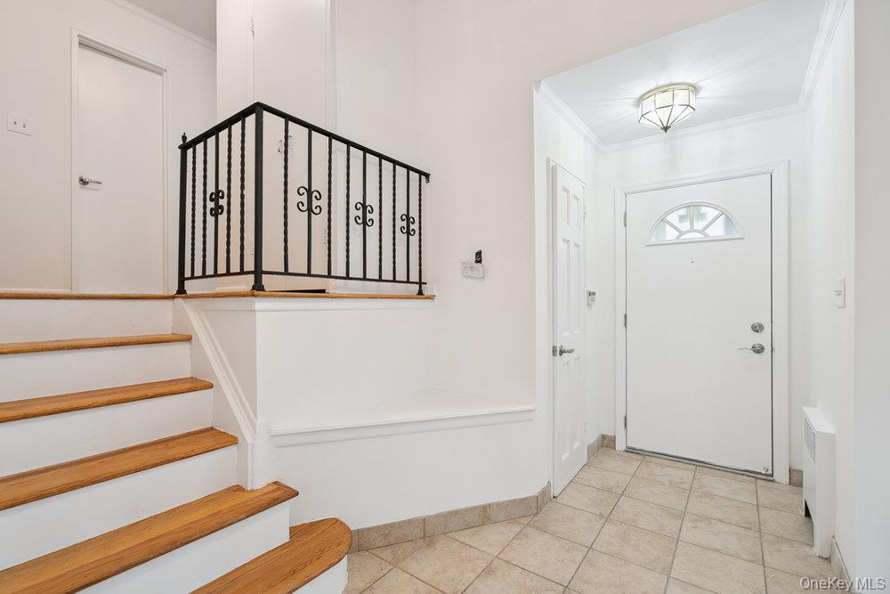 72 Winthrop Road, Plainview, NY 11803