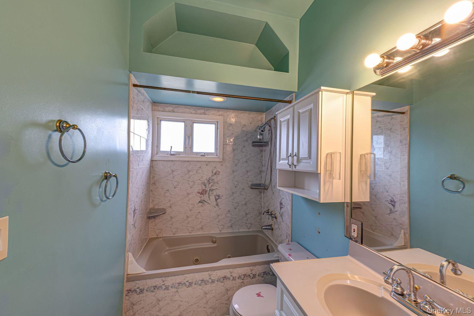 11 Lawrence Road, Deer Park, NY 11729