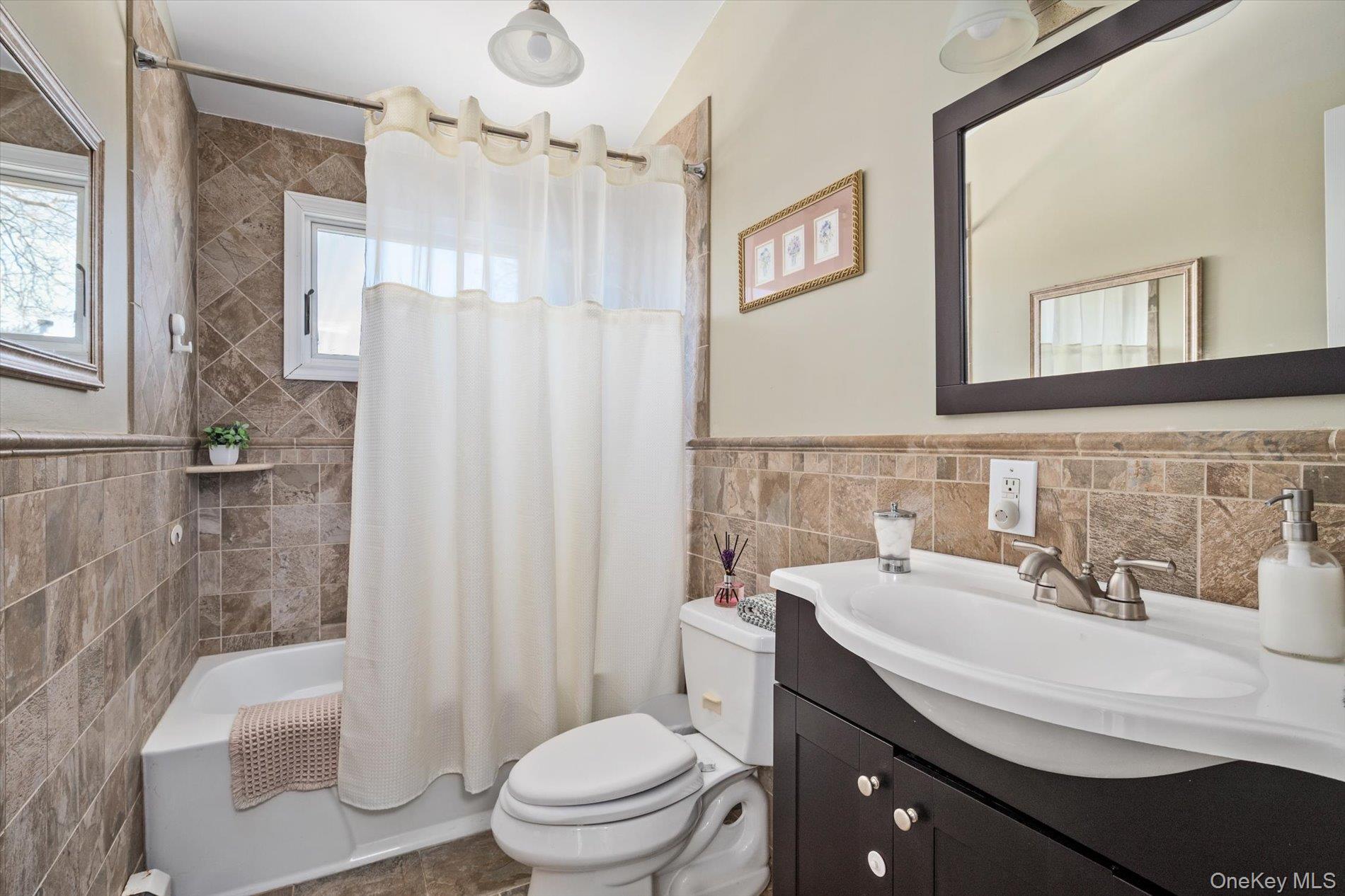 165 Little Whaleneck Road, Merrick, NY 11566