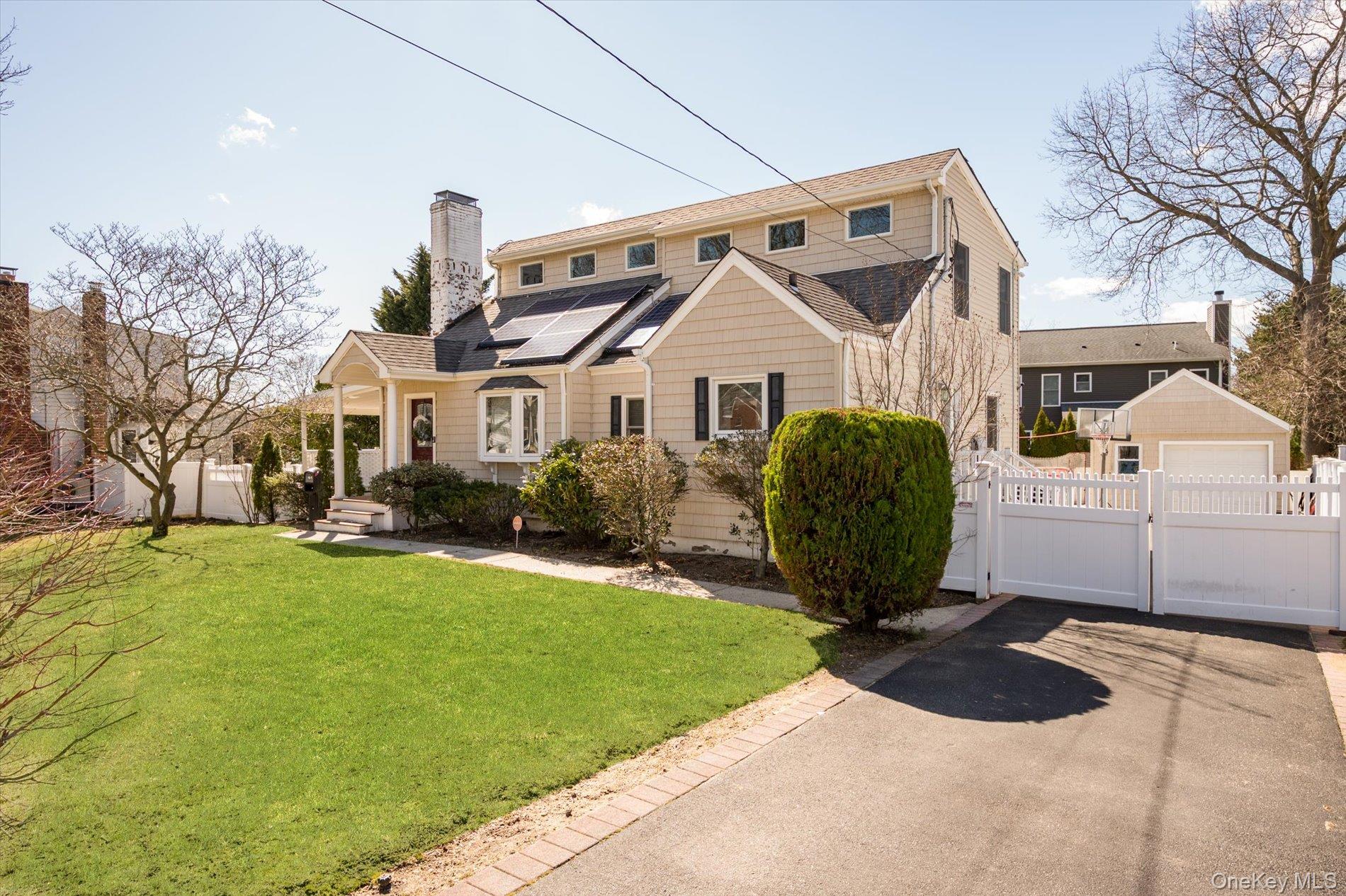 165 Little Whaleneck Road, Merrick, NY 11566