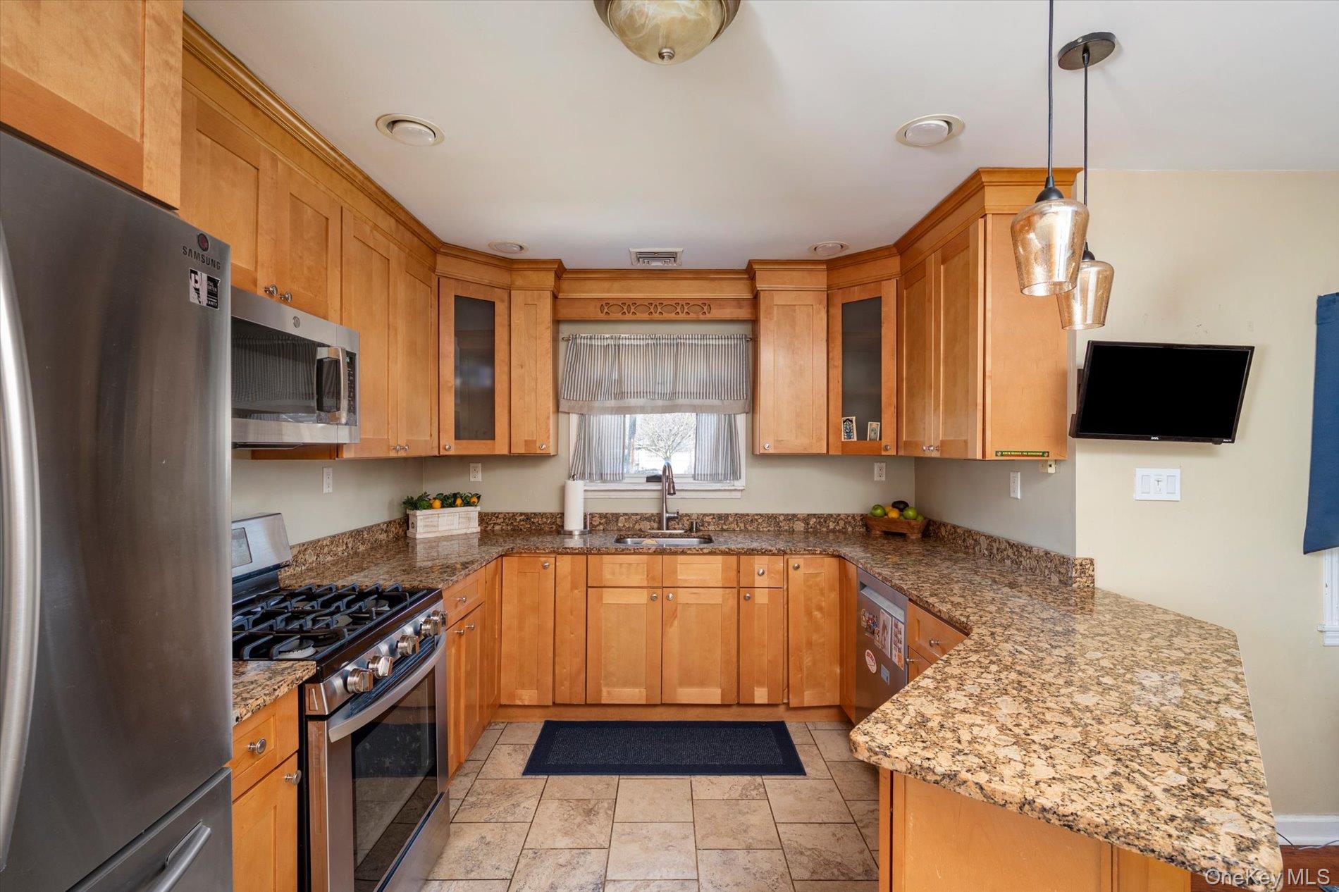 165 Little Whaleneck Road, Merrick, NY 11566