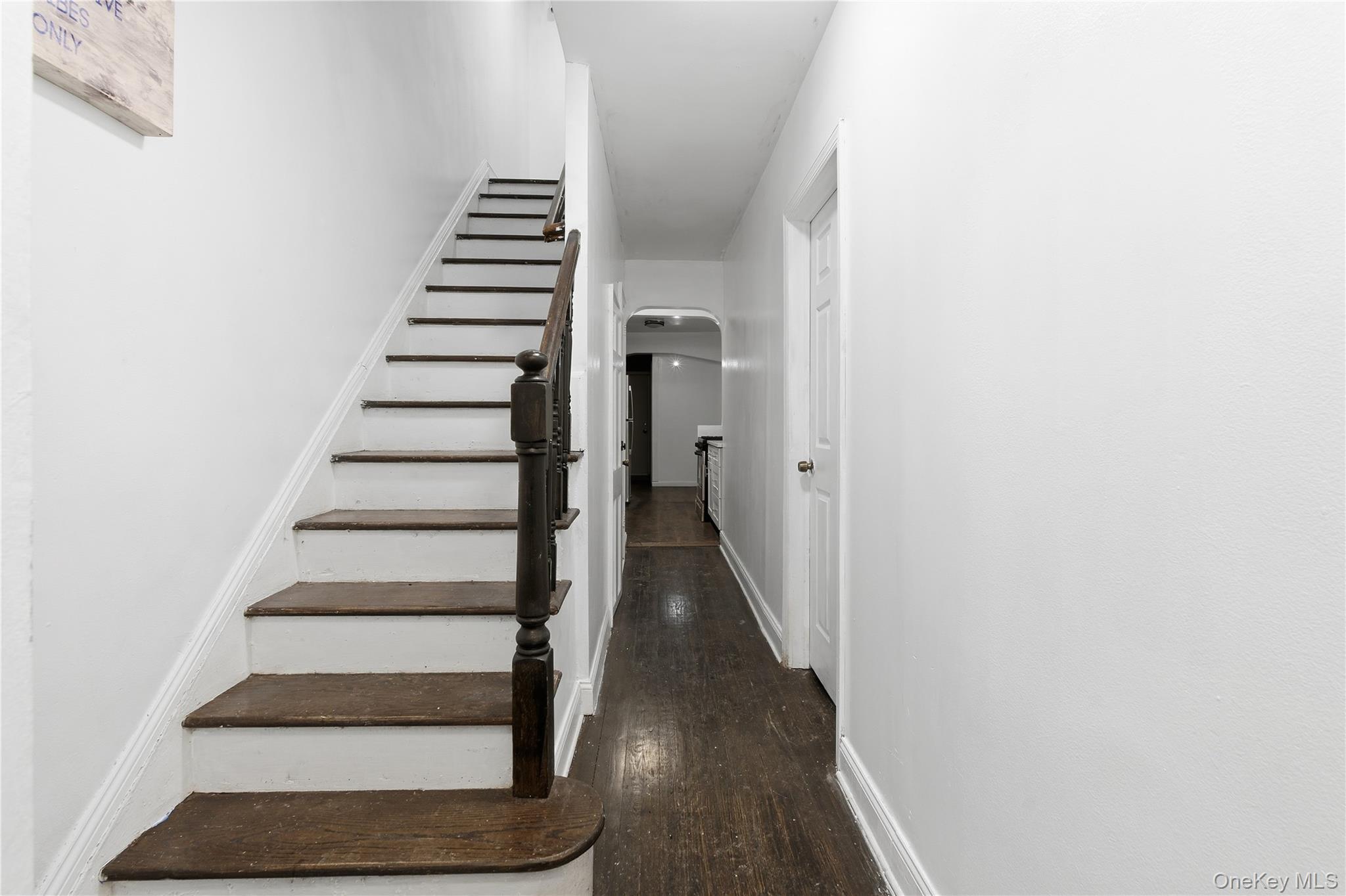 1042 E 233rd Street, Bronx, NY 10466