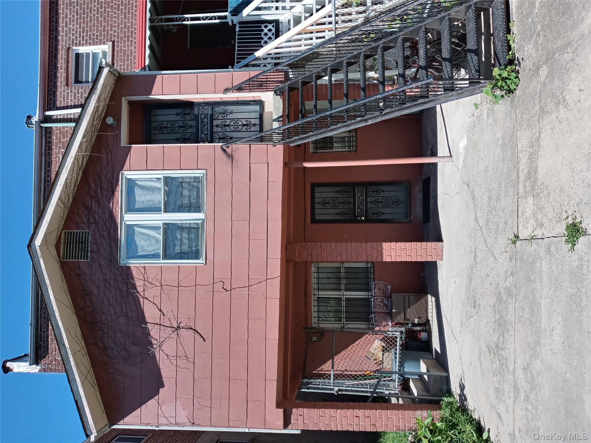 1042 E 233rd Street, Bronx, NY 10466