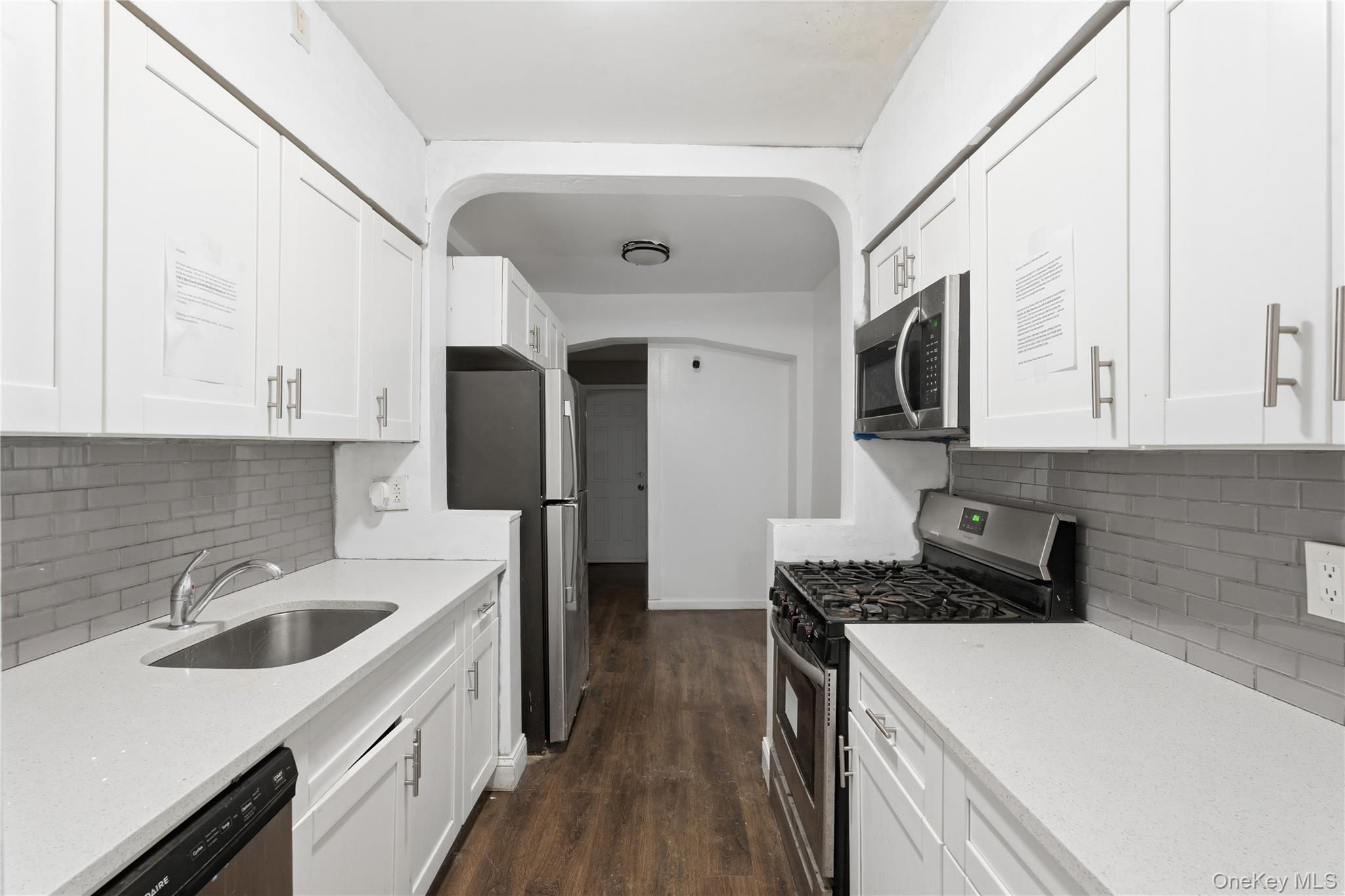 1042 E 233rd Street, Bronx, NY 10466