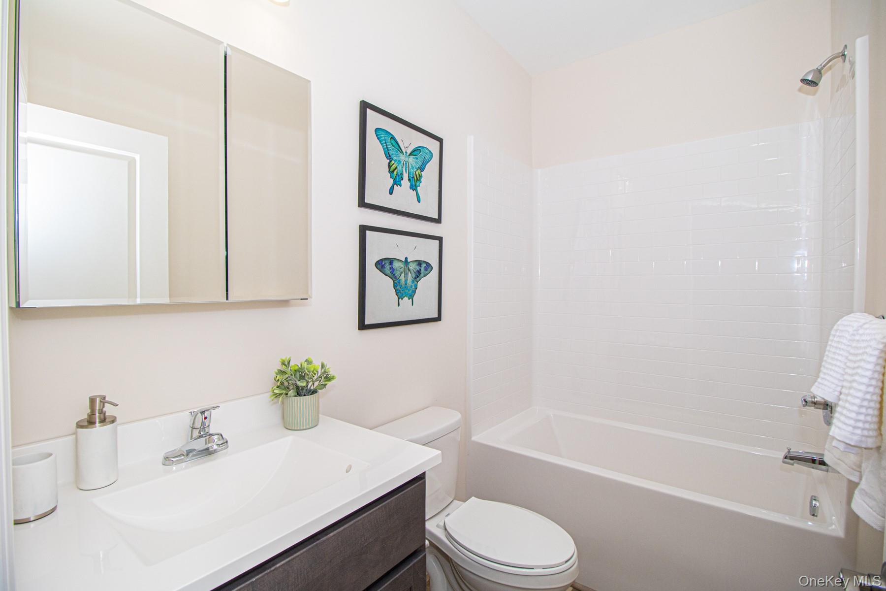 207 Ashley Court Avenue, North Babylon, NY 11703