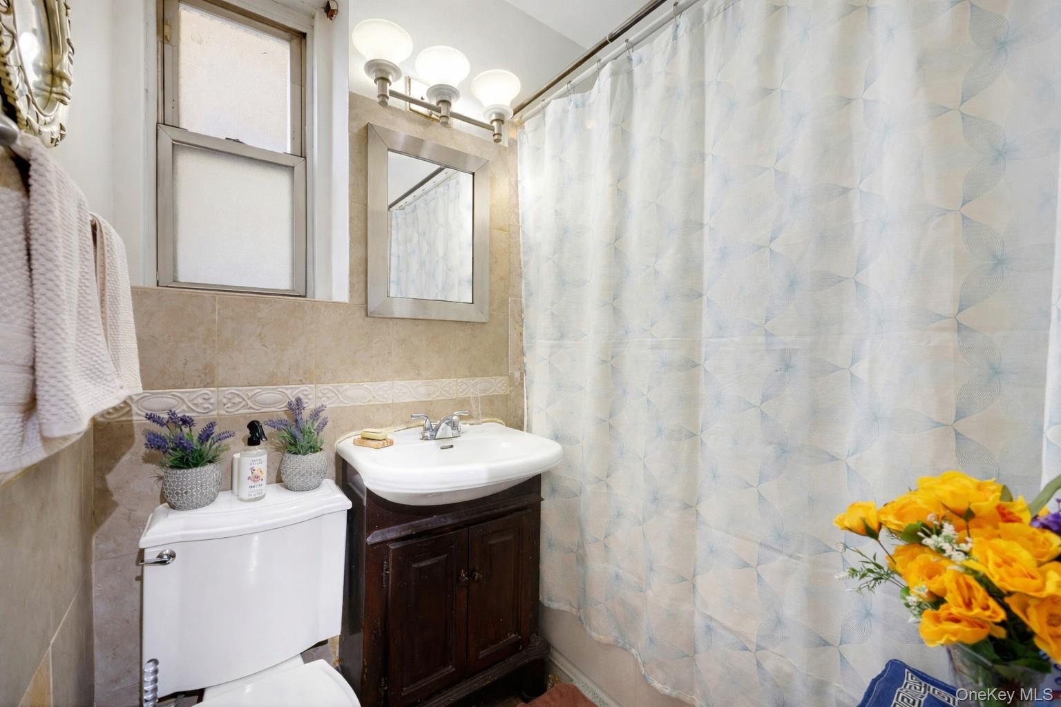 2166 Bronx Park E # 1F, Bronx, NY 10462