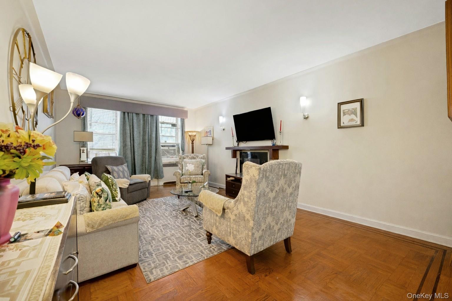 2166 Bronx Park E # 1F, Bronx, NY 10462