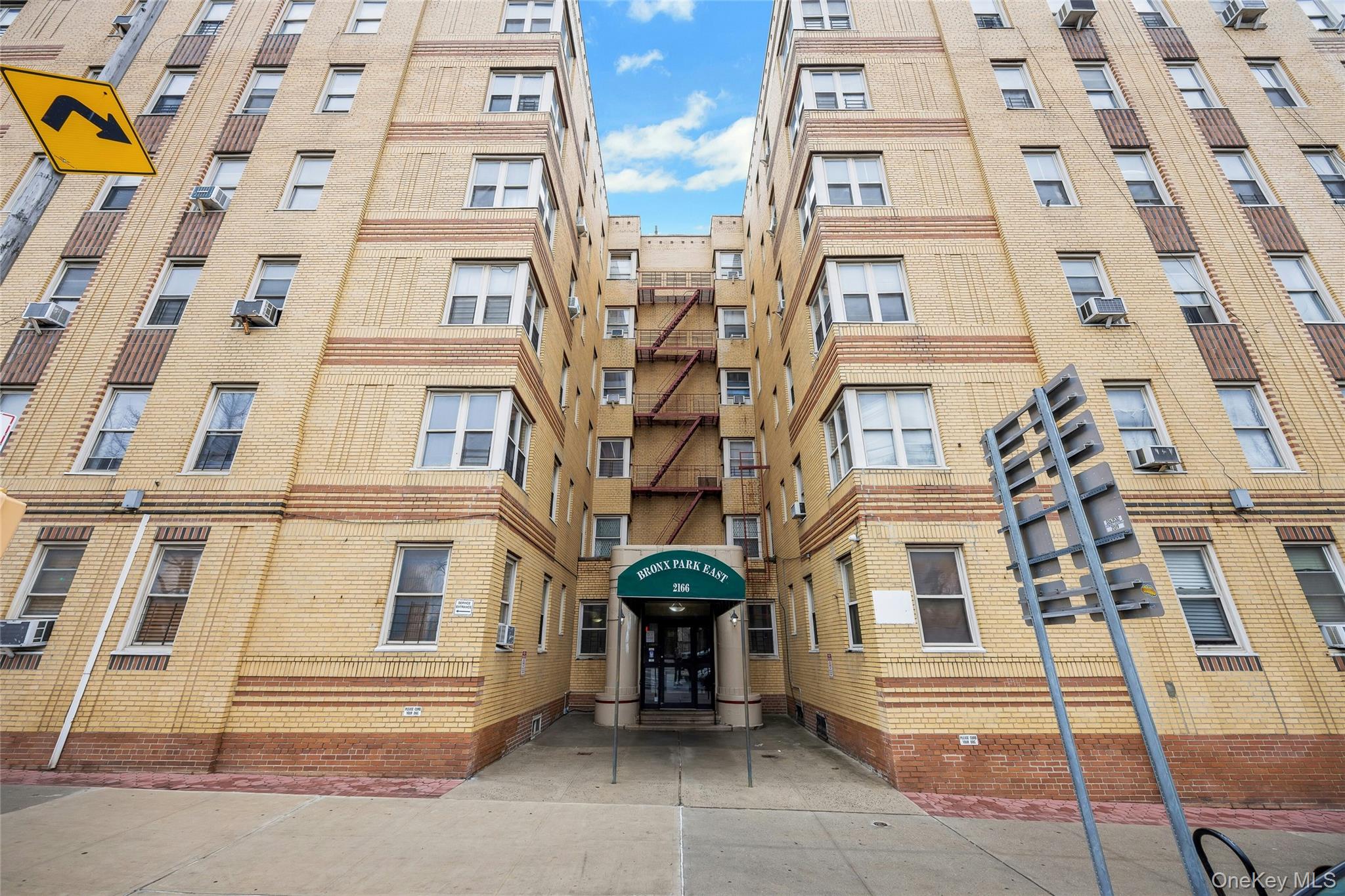 2166 Bronx Park E # 1F, Bronx, NY 10462