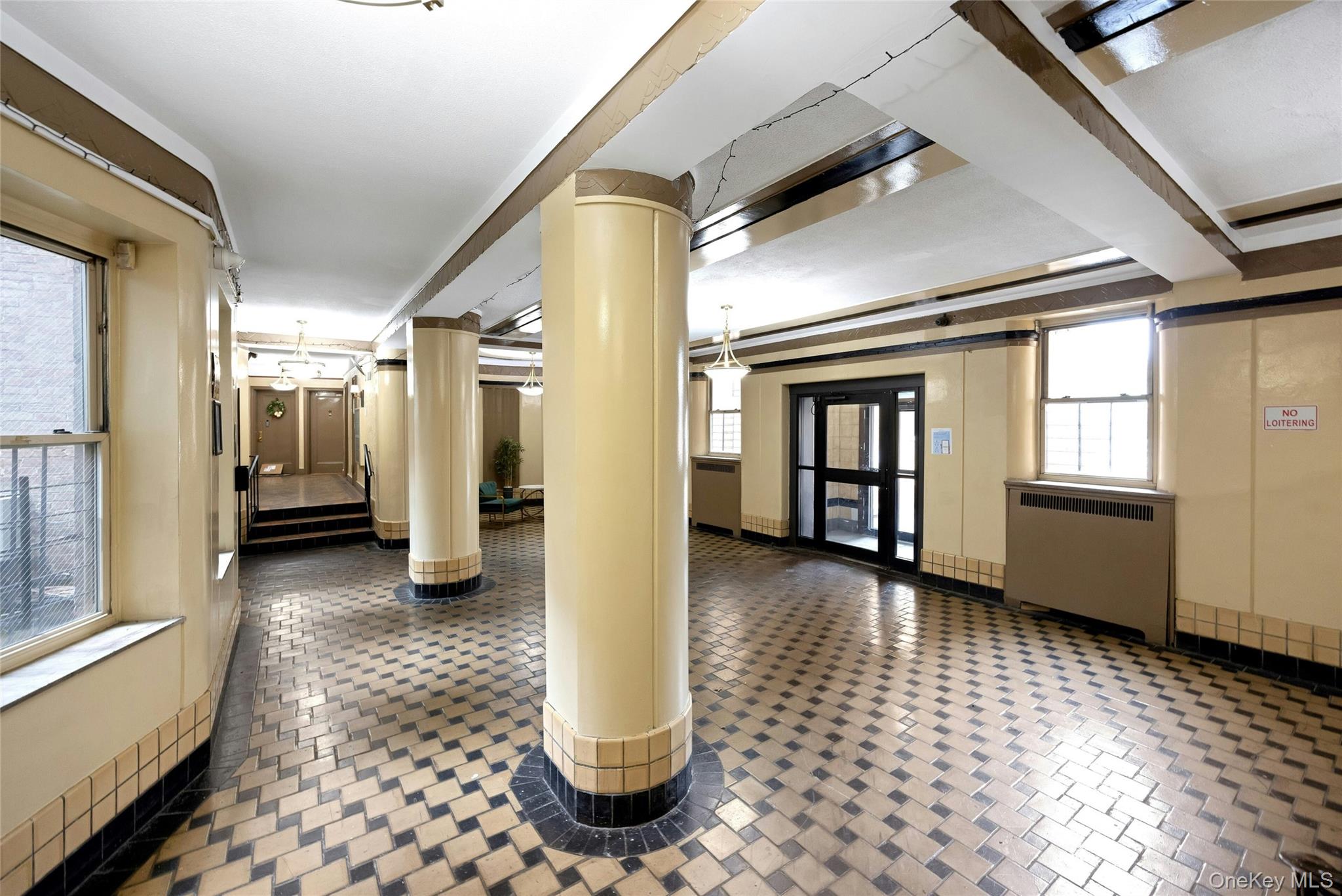 2166 Bronx Park E # 1F, Bronx, NY 10462