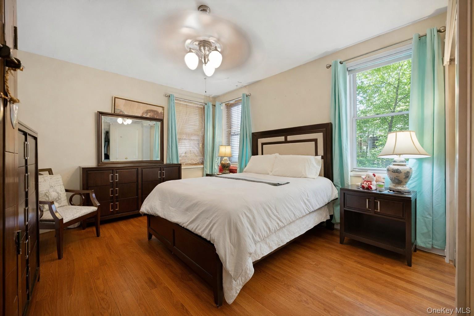 2166 Bronx Park E # 1F, Bronx, NY 10462