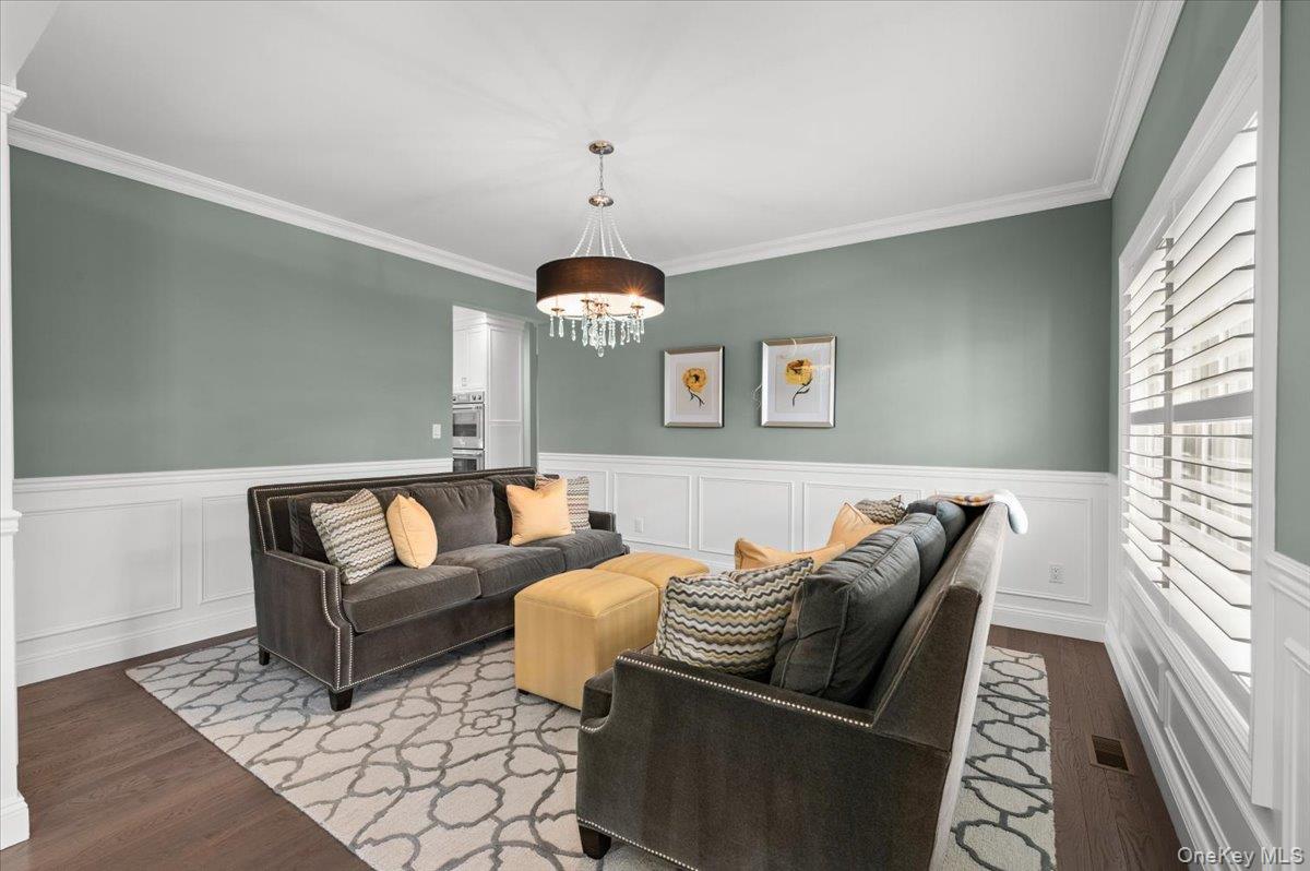 42 Meadowbrook Road, Syosset, NY 11791