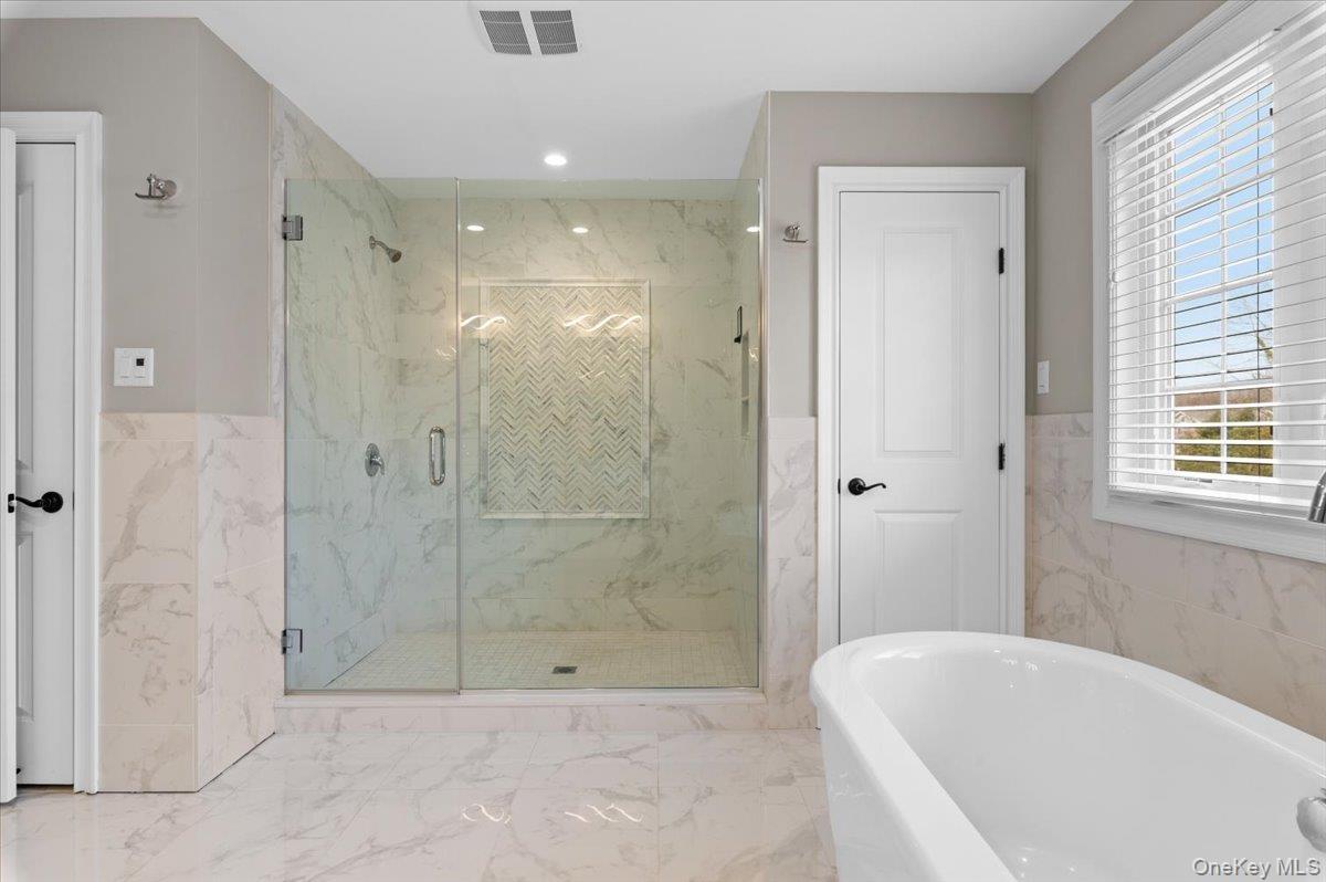 42 Meadowbrook Road, Syosset, NY 11791