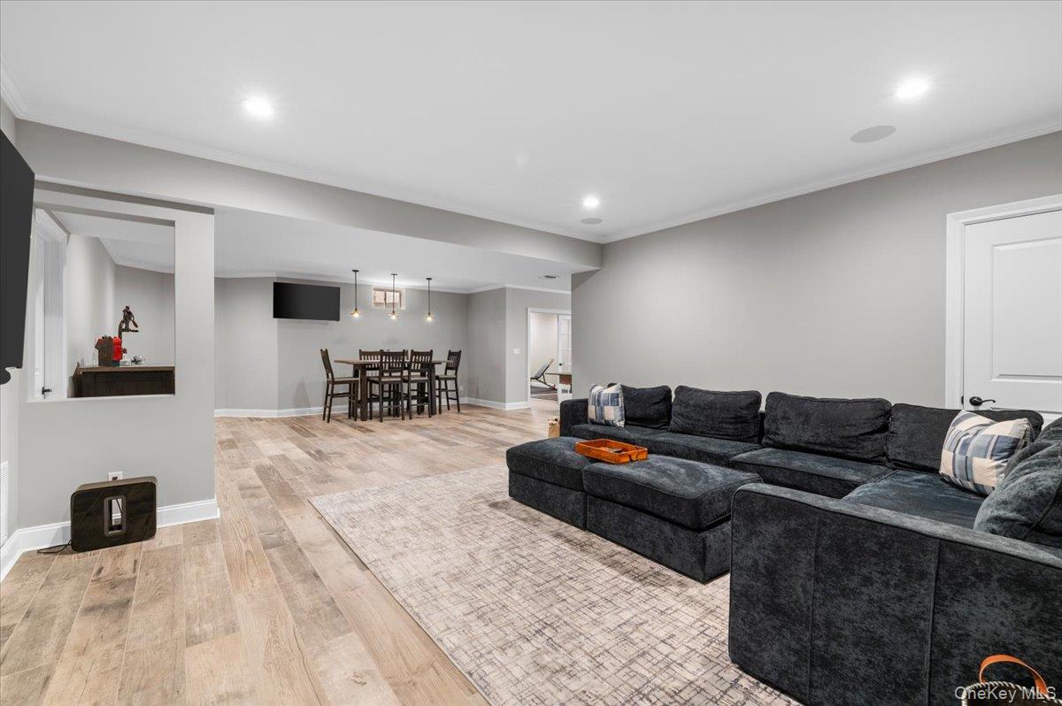 42 Meadowbrook Road, Syosset, NY 11791