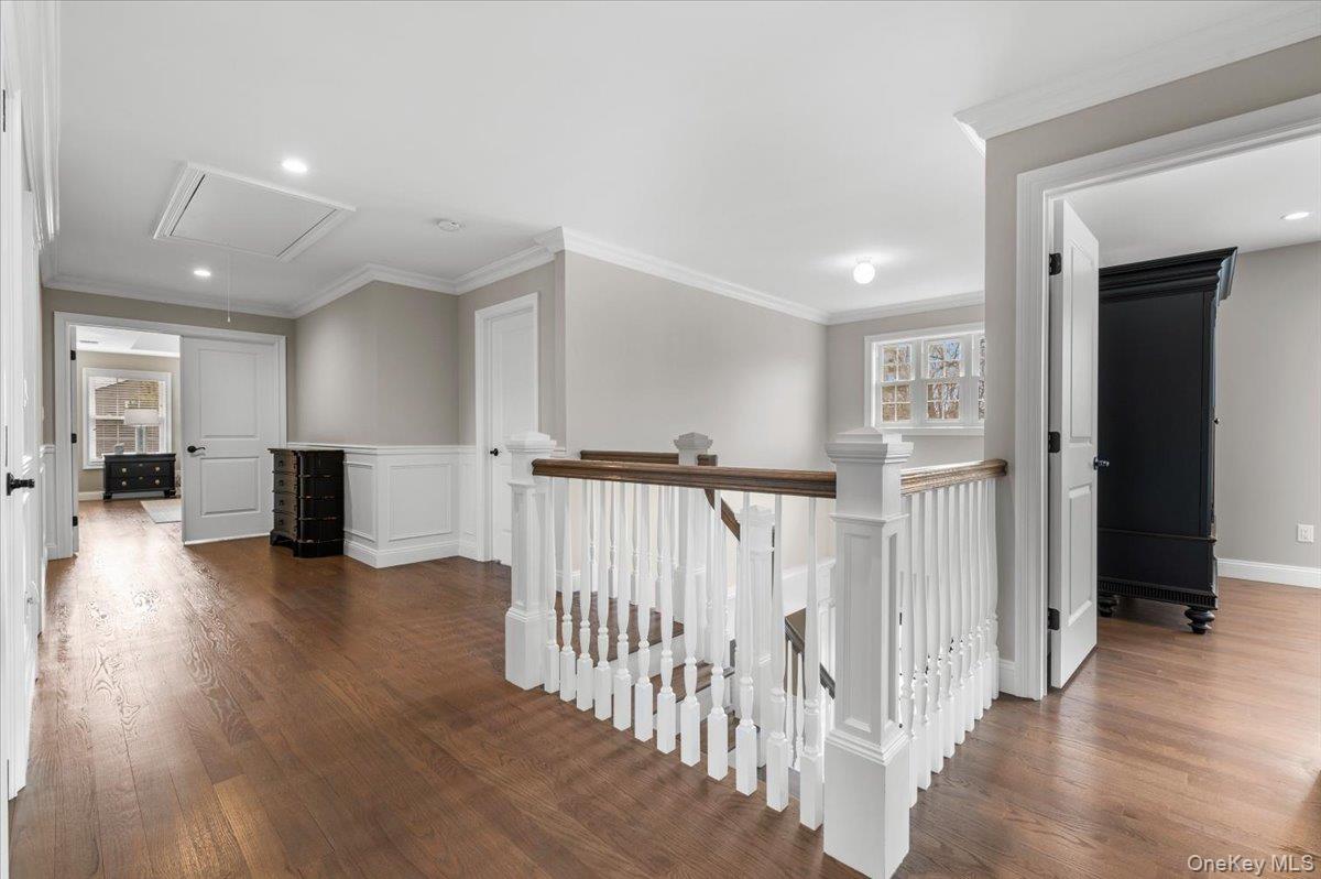 42 Meadowbrook Road, Syosset, NY 11791