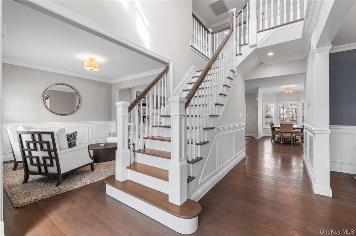 42 Meadowbrook Road, Syosset, NY 11791