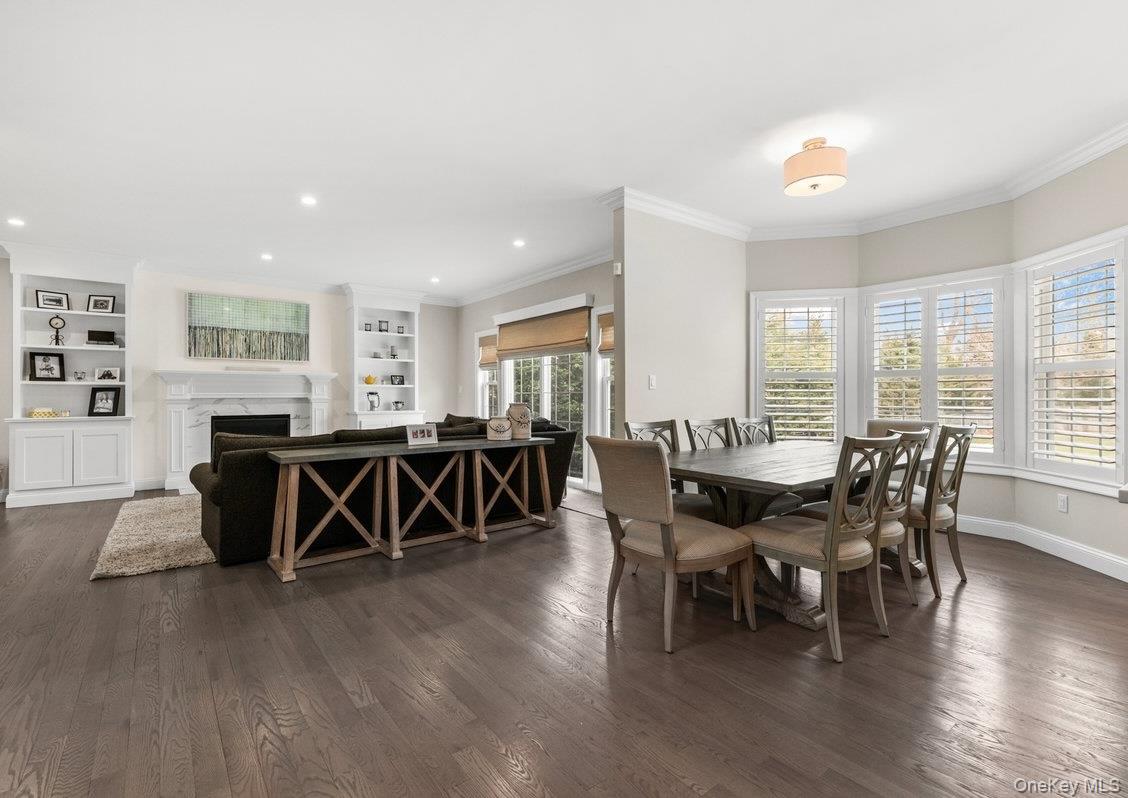 42 Meadowbrook Road, Syosset, NY 11791