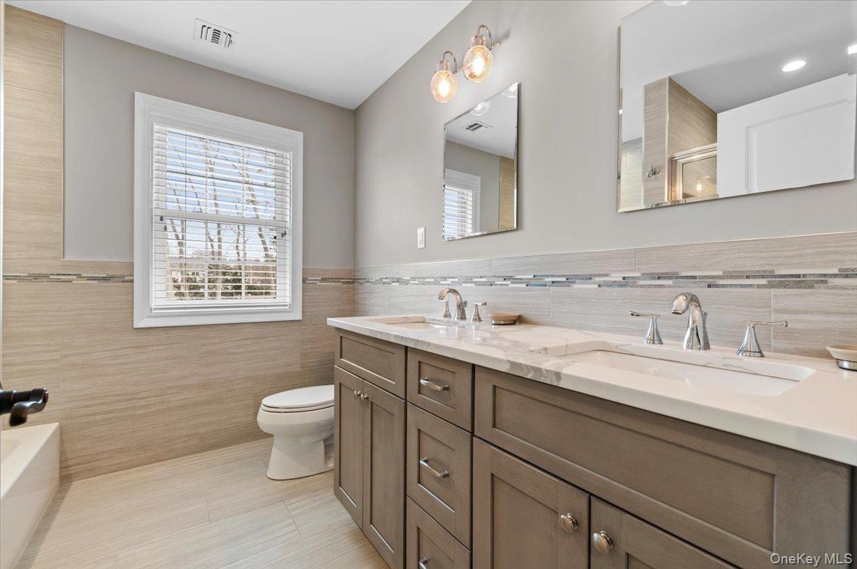 42 Meadowbrook Road, Syosset, NY 11791