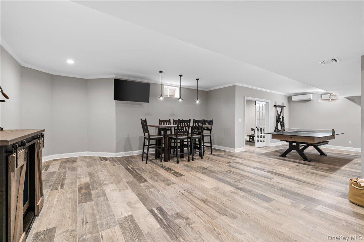 42 Meadowbrook Road, Syosset, NY 11791