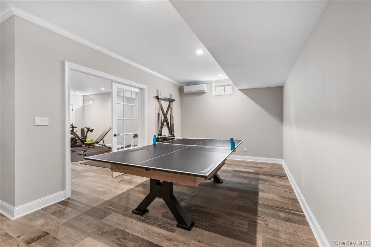 42 Meadowbrook Road, Syosset, NY 11791