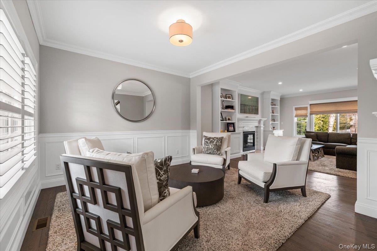 42 Meadowbrook Road, Syosset, NY 11791