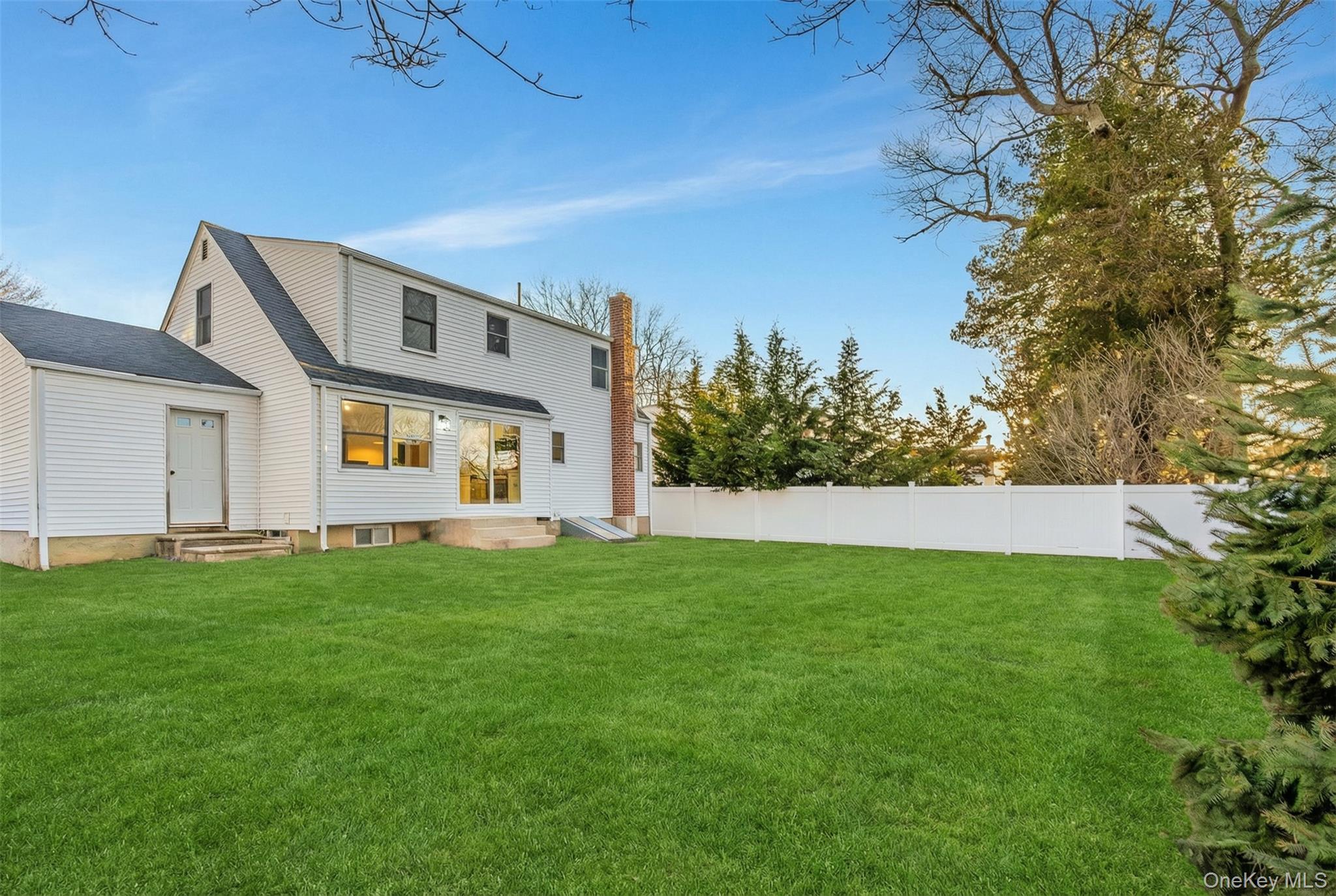 18 Clark Street, Huntington, NY 11743