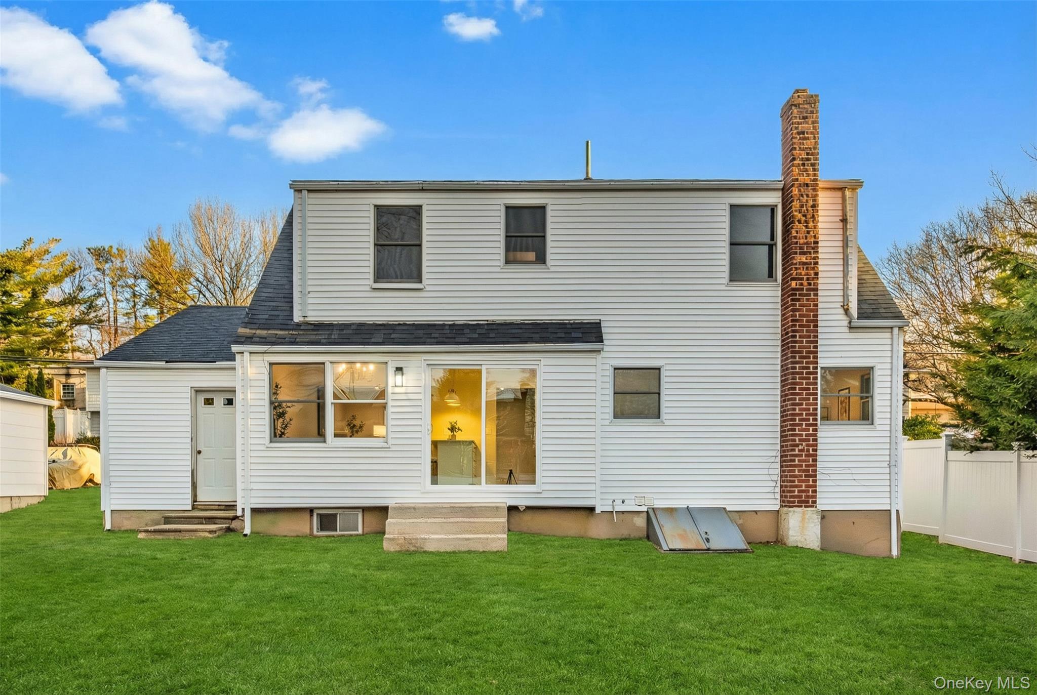 18 Clark Street, Huntington, NY 11743