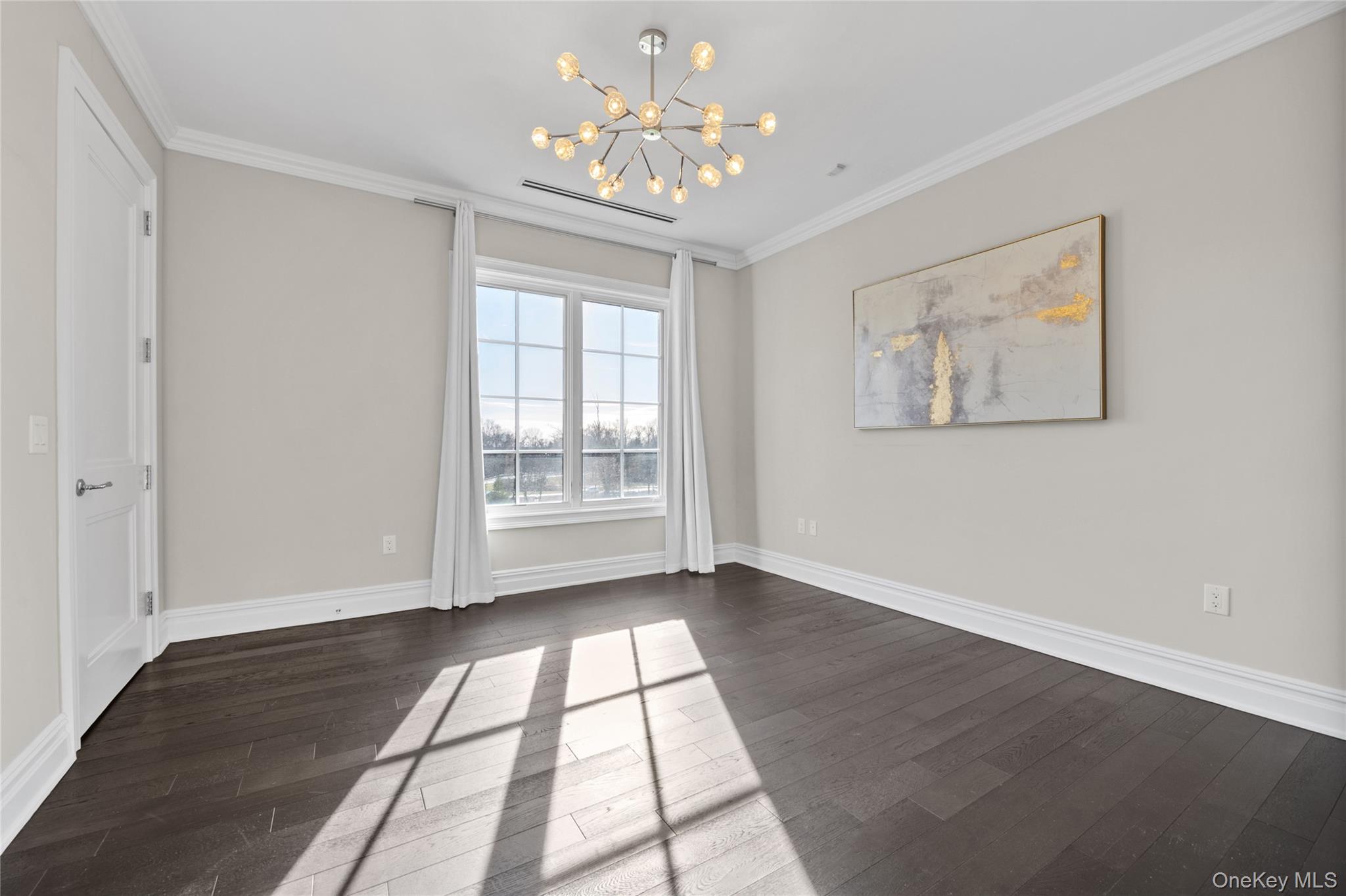 5000 Royal Court # 5114, North Hills, NY 11040