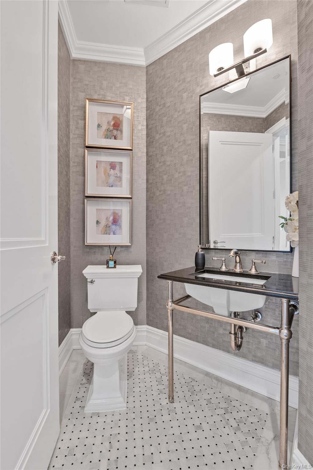 5000 Royal Court # 5114, North Hills, NY 11040