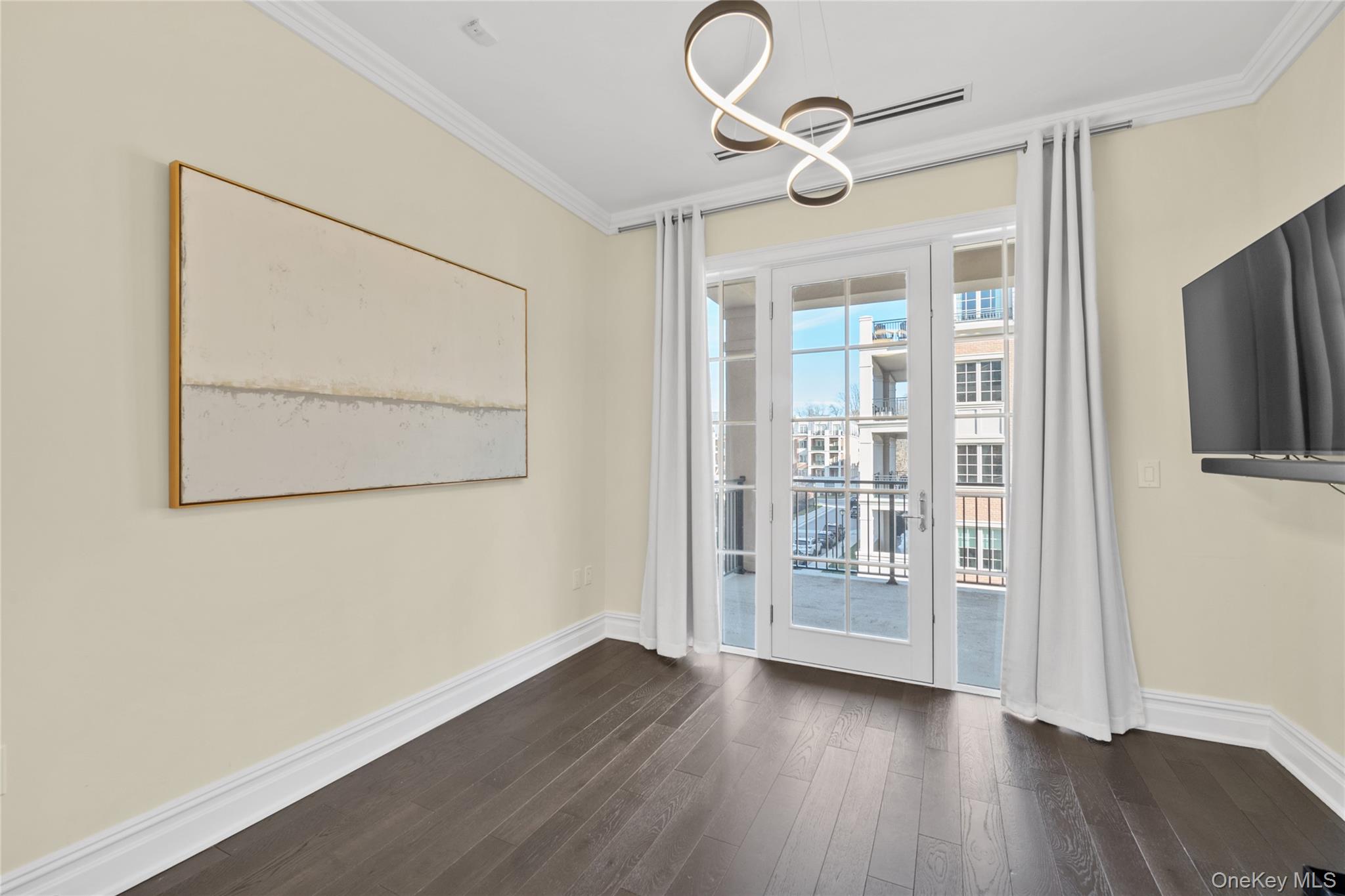 5000 Royal Court # 5114, North Hills, NY 11040