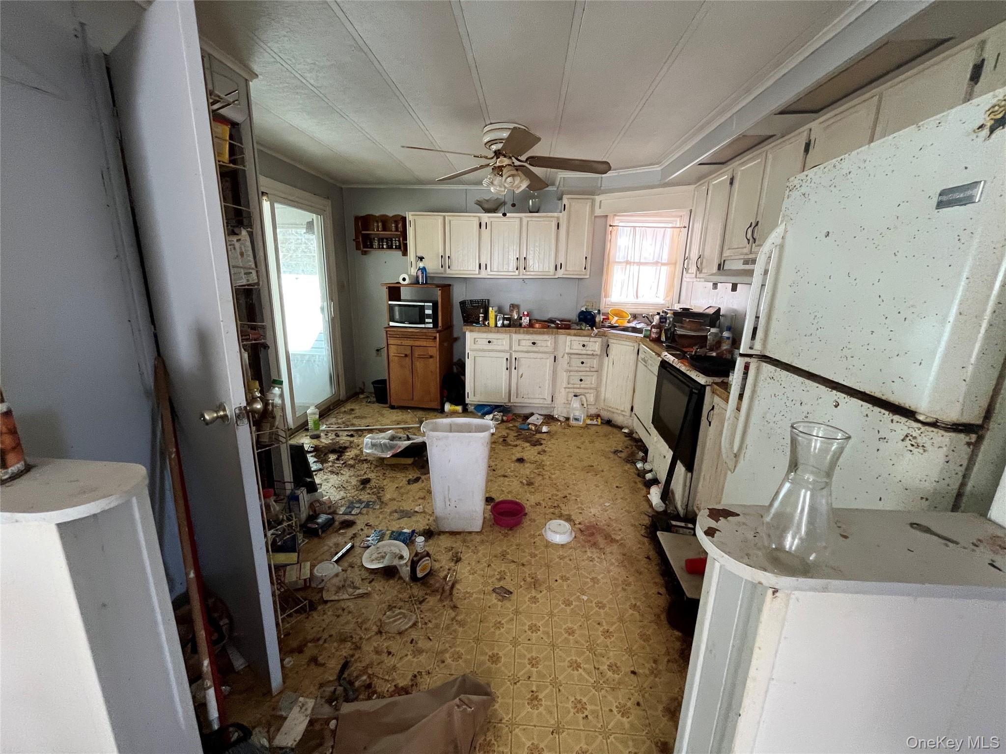 75 Village Circle W, Manorville, NY 11949