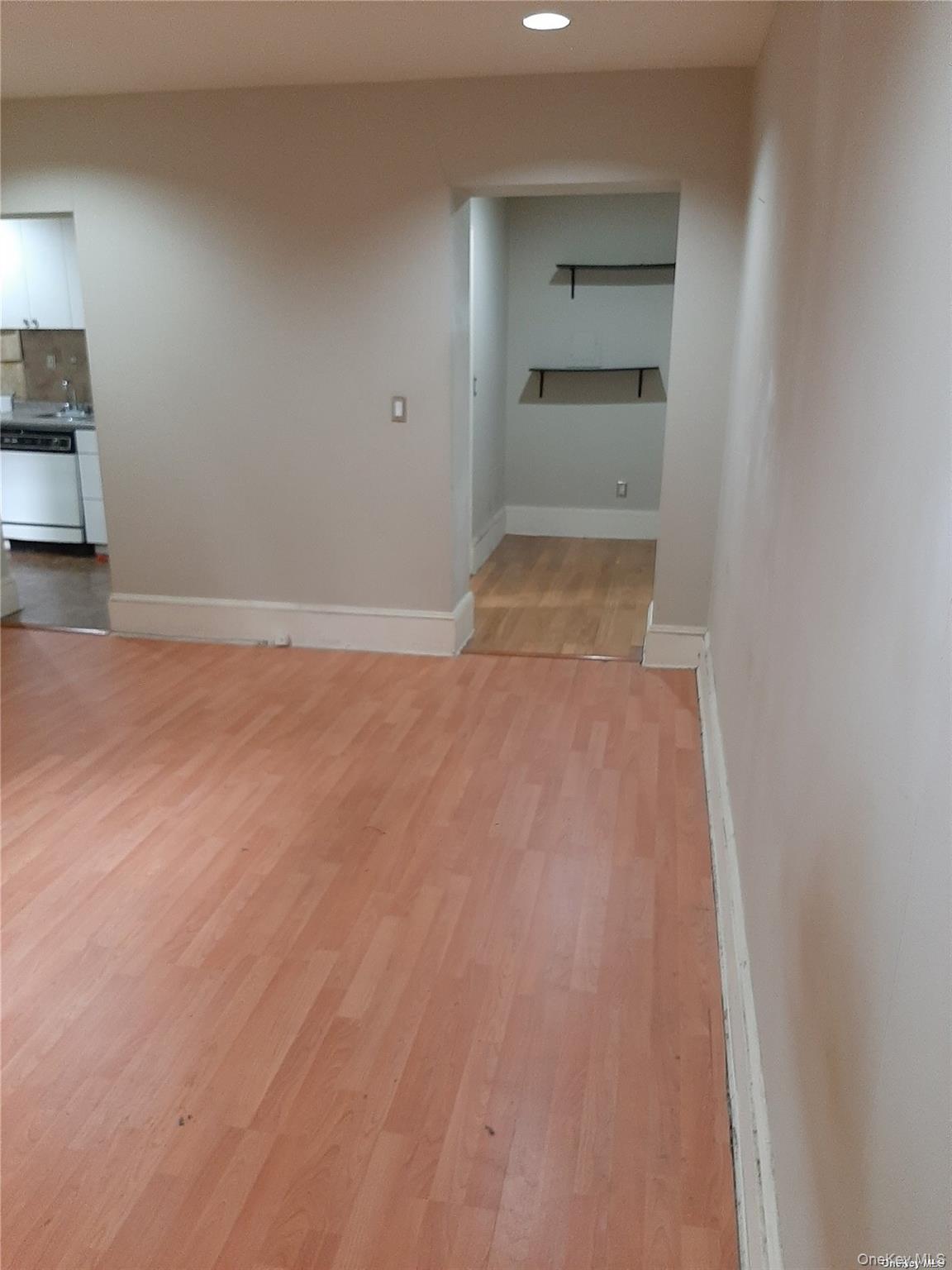 1 Hillside Avenue # 1A, Great Neck, NY 11021