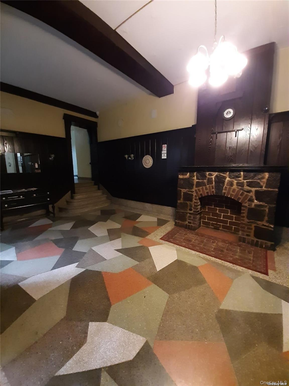 1 Hillside Avenue # 1A, Great Neck, NY 11021