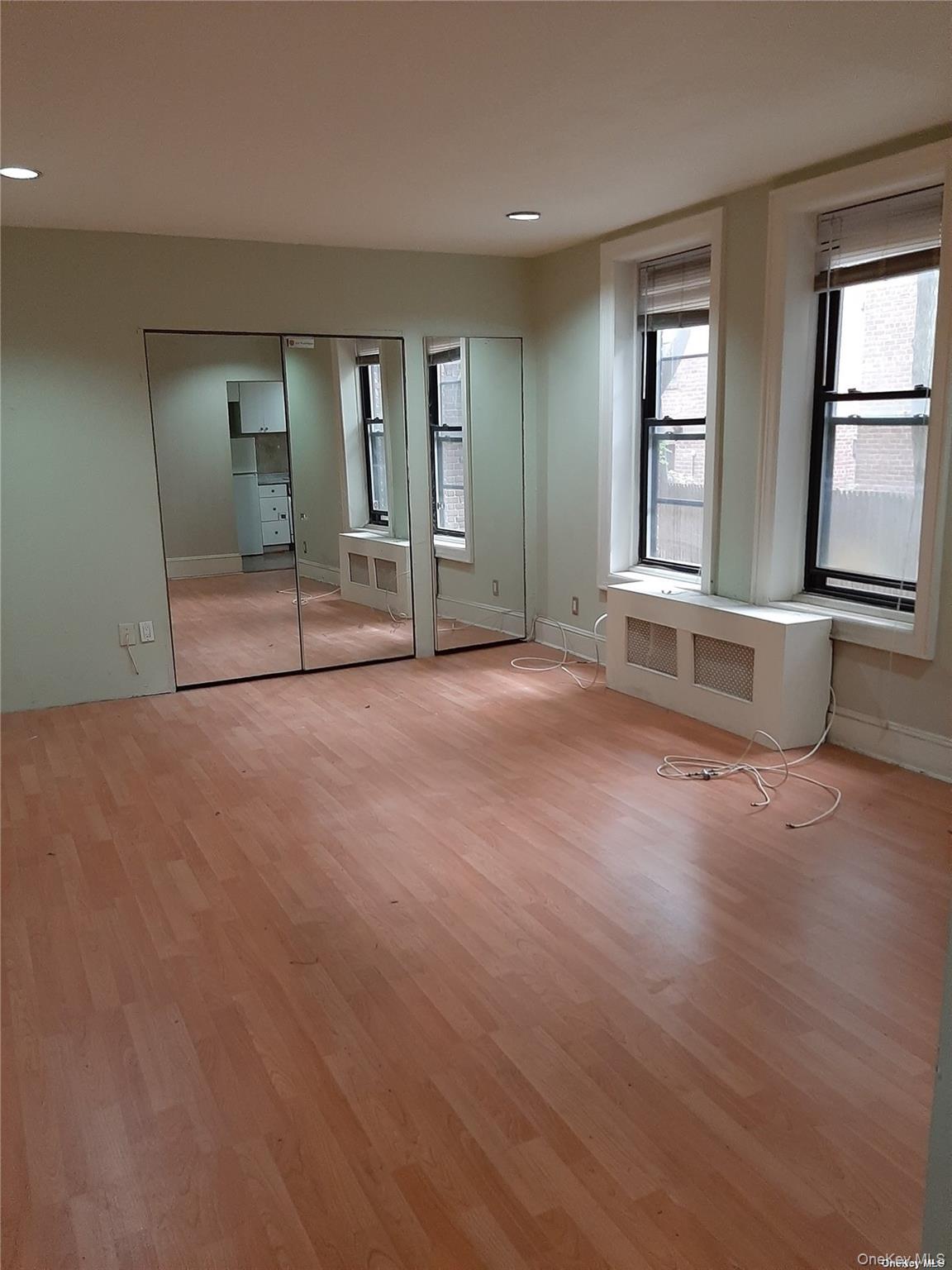 1 Hillside Avenue # 1A, Great Neck, NY 11021