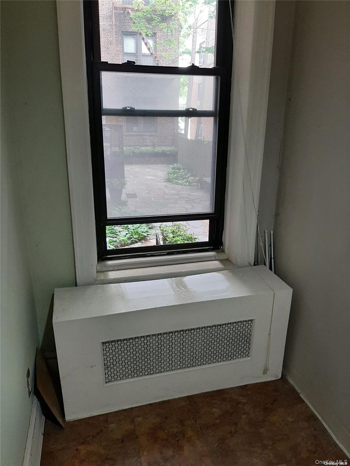 1 Hillside Avenue # 1A, Great Neck, NY 11021