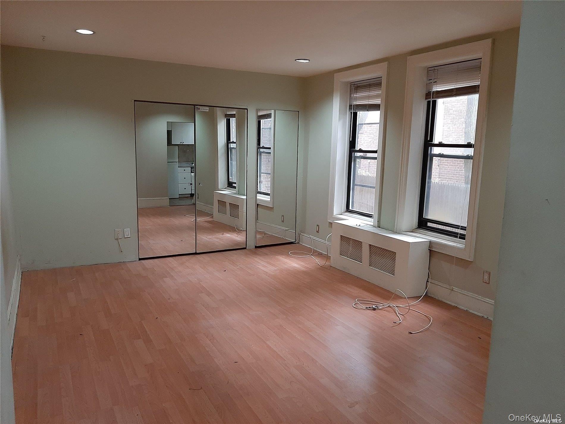 1 Hillside Avenue # 1A, Great Neck, NY 11021