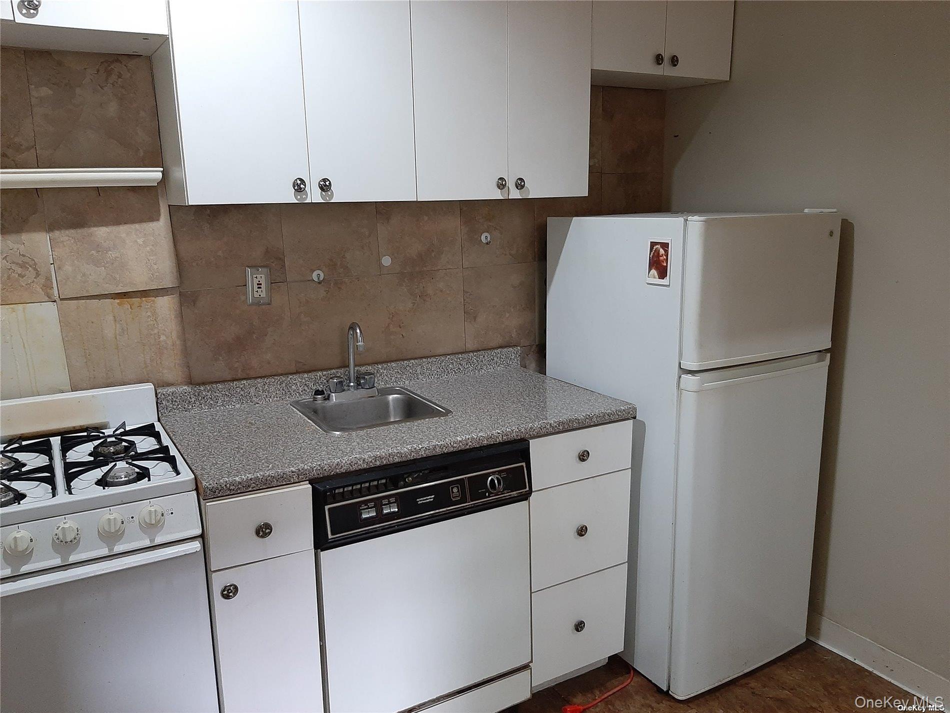 1 Hillside Avenue # 1A, Great Neck, NY 11021