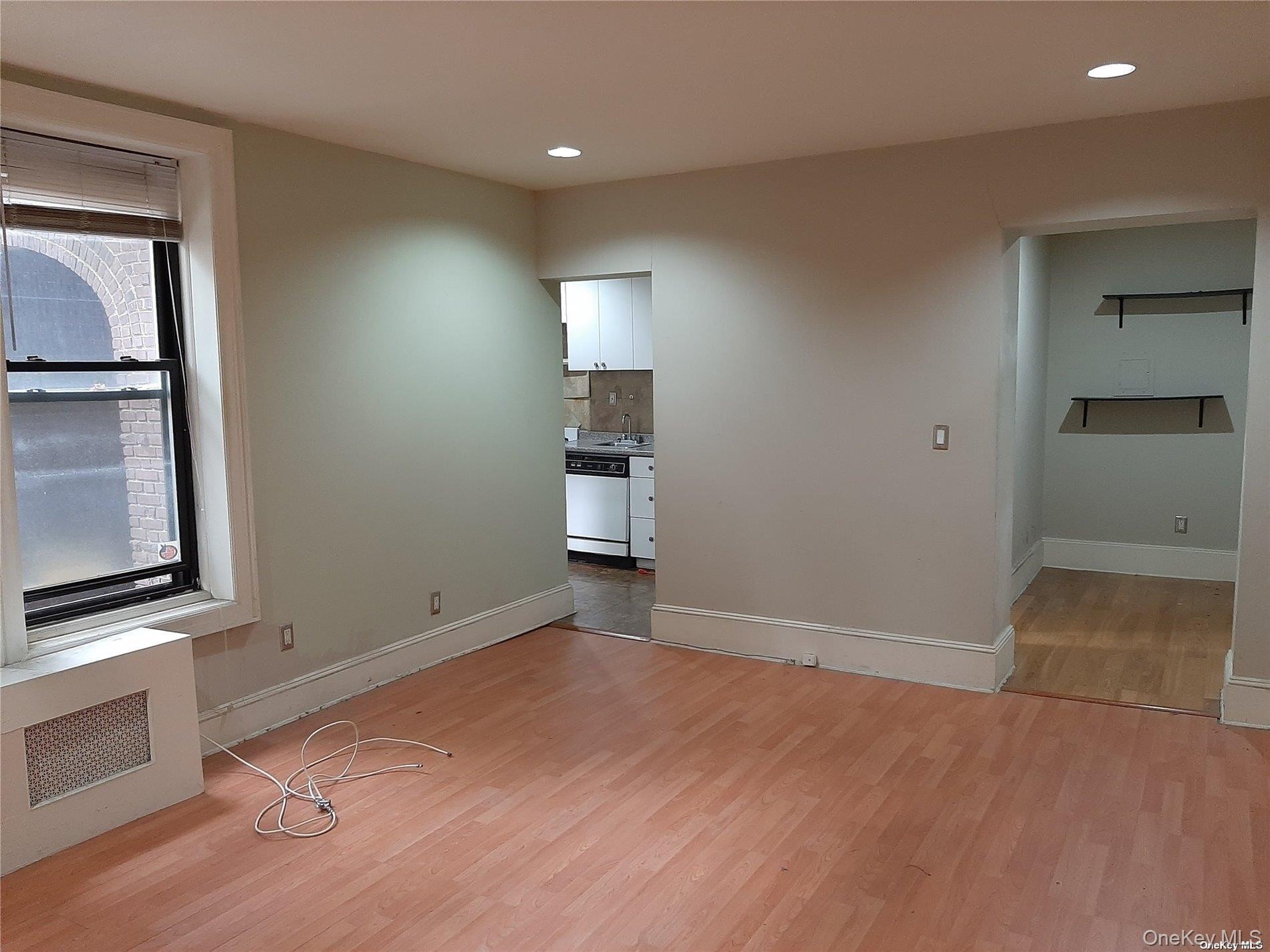 1 Hillside Avenue # 1A, Great Neck, NY 11021