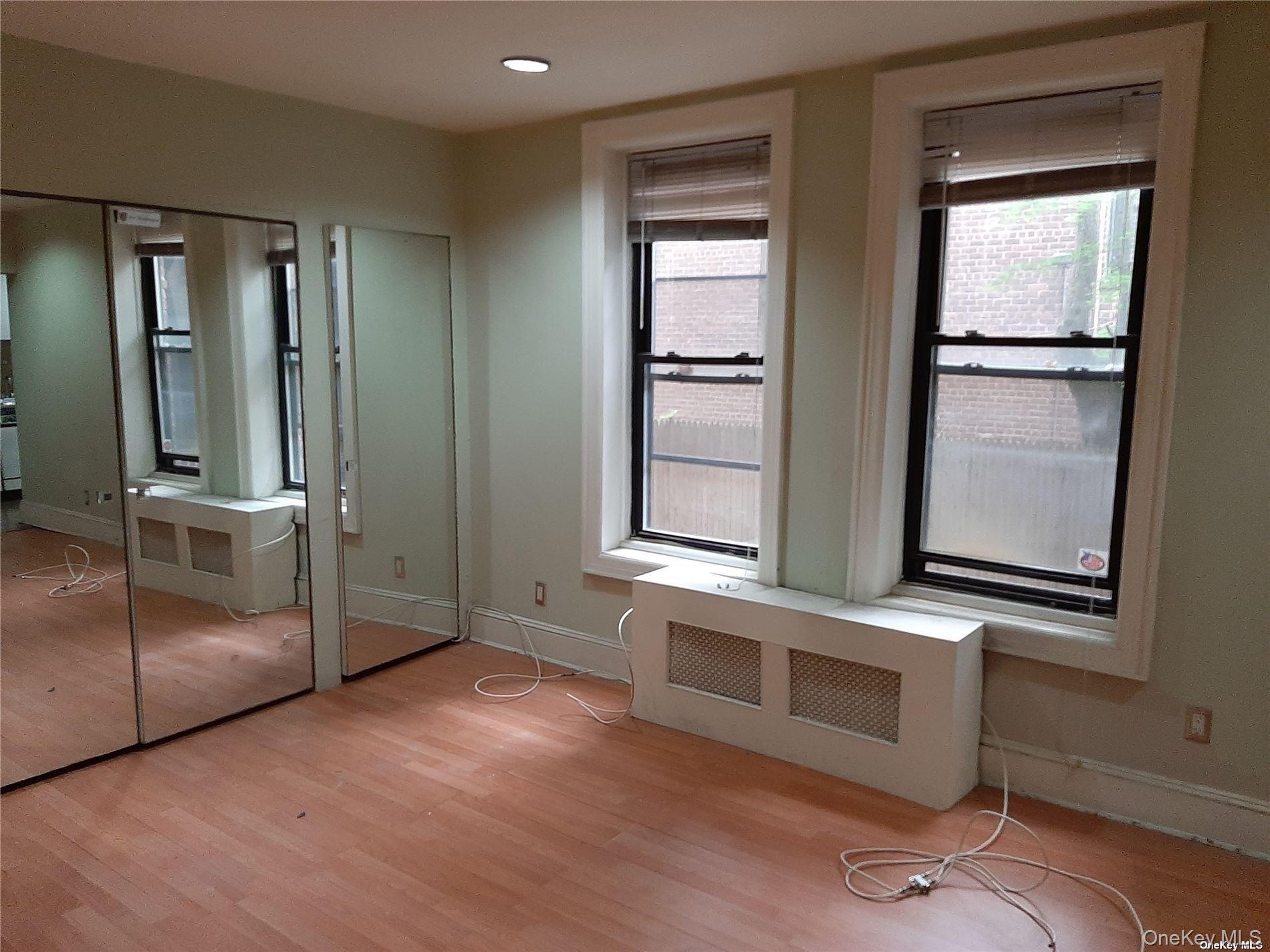 1 Hillside Avenue # 1A, Great Neck, NY 11021