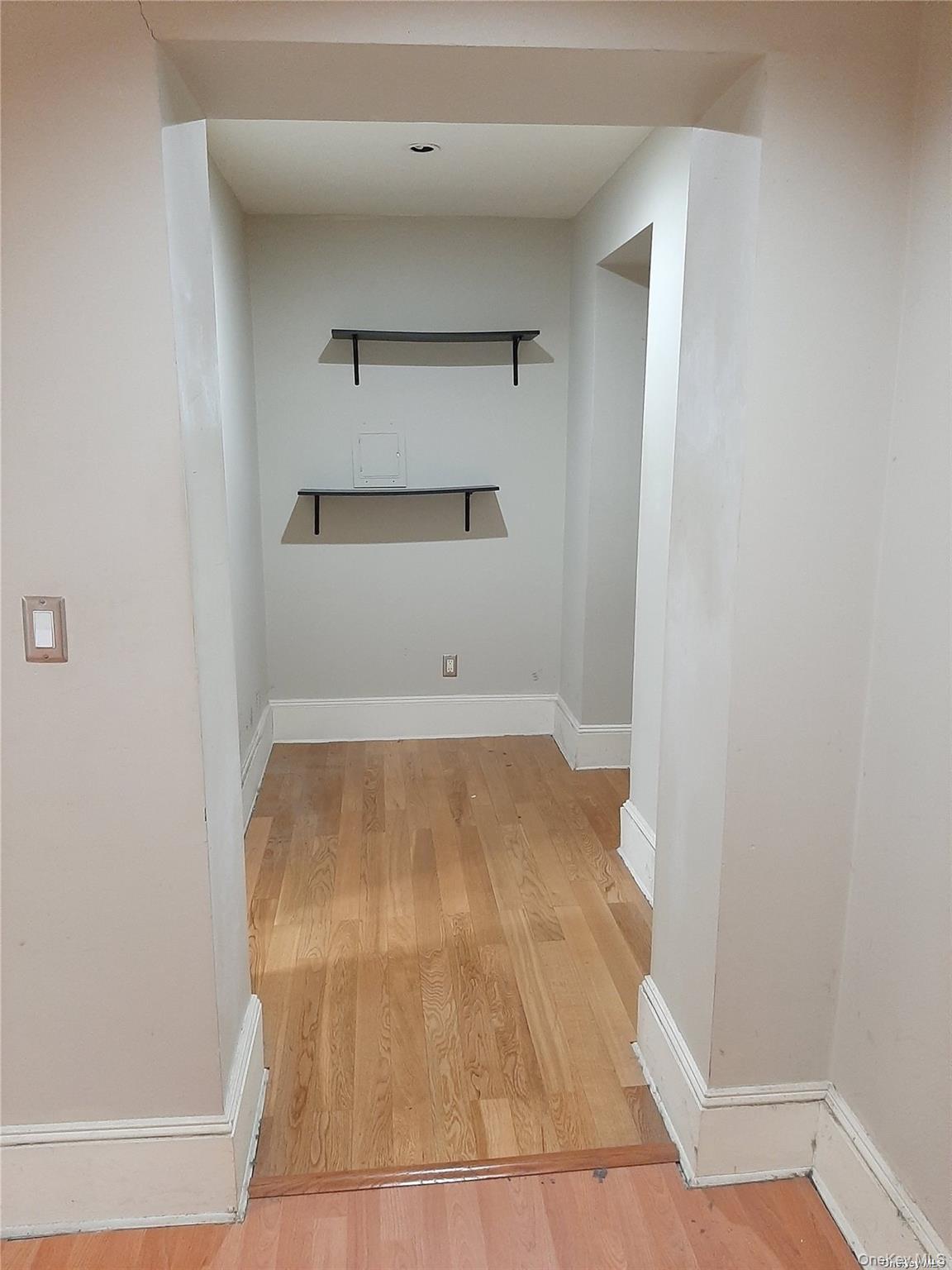 1 Hillside Avenue # 1A, Great Neck, NY 11021