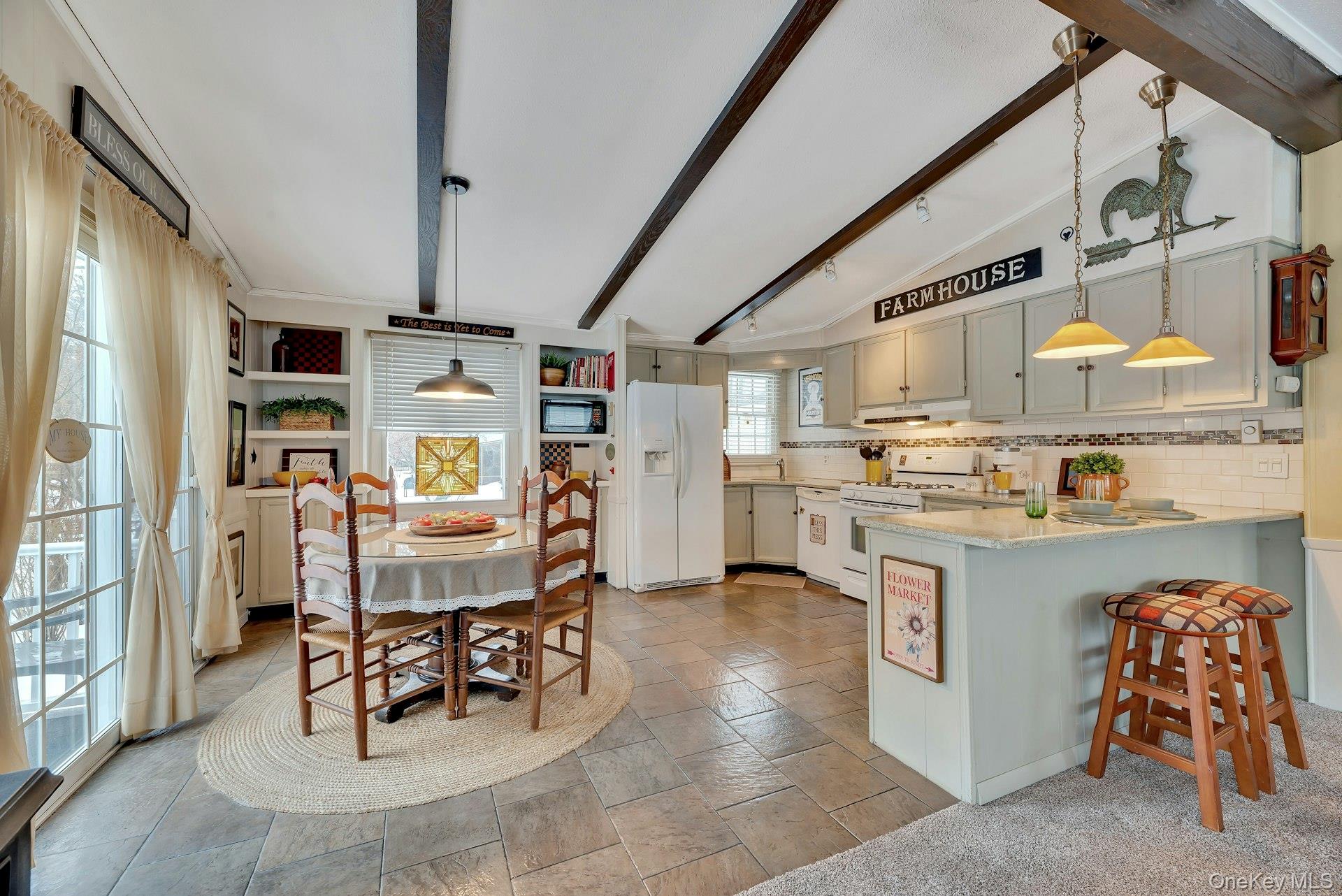 43 Village Circle S, Manorville, NY 11949