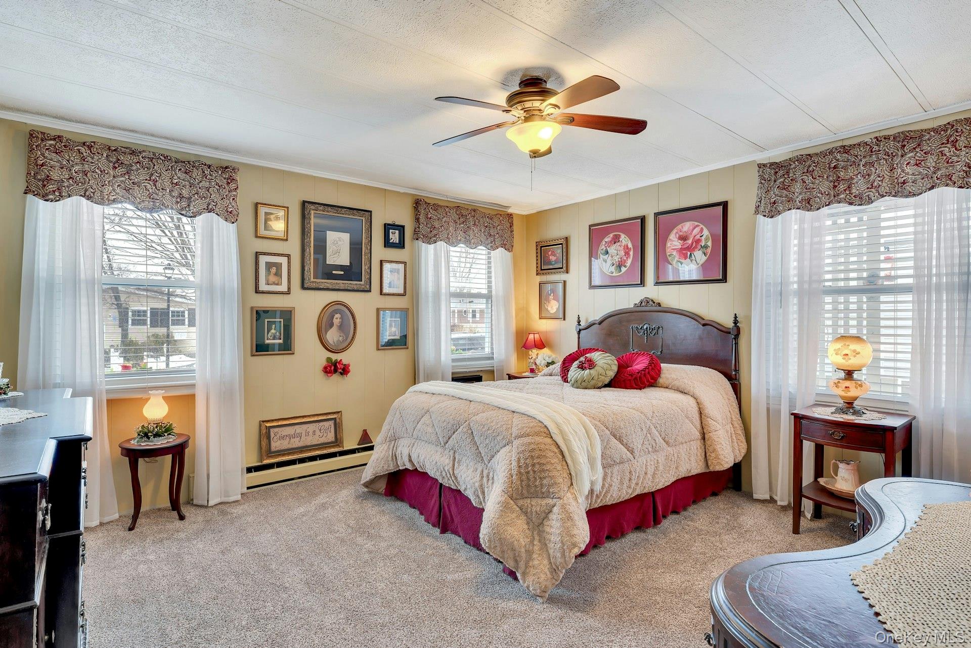 43 Village Circle S, Manorville, NY 11949