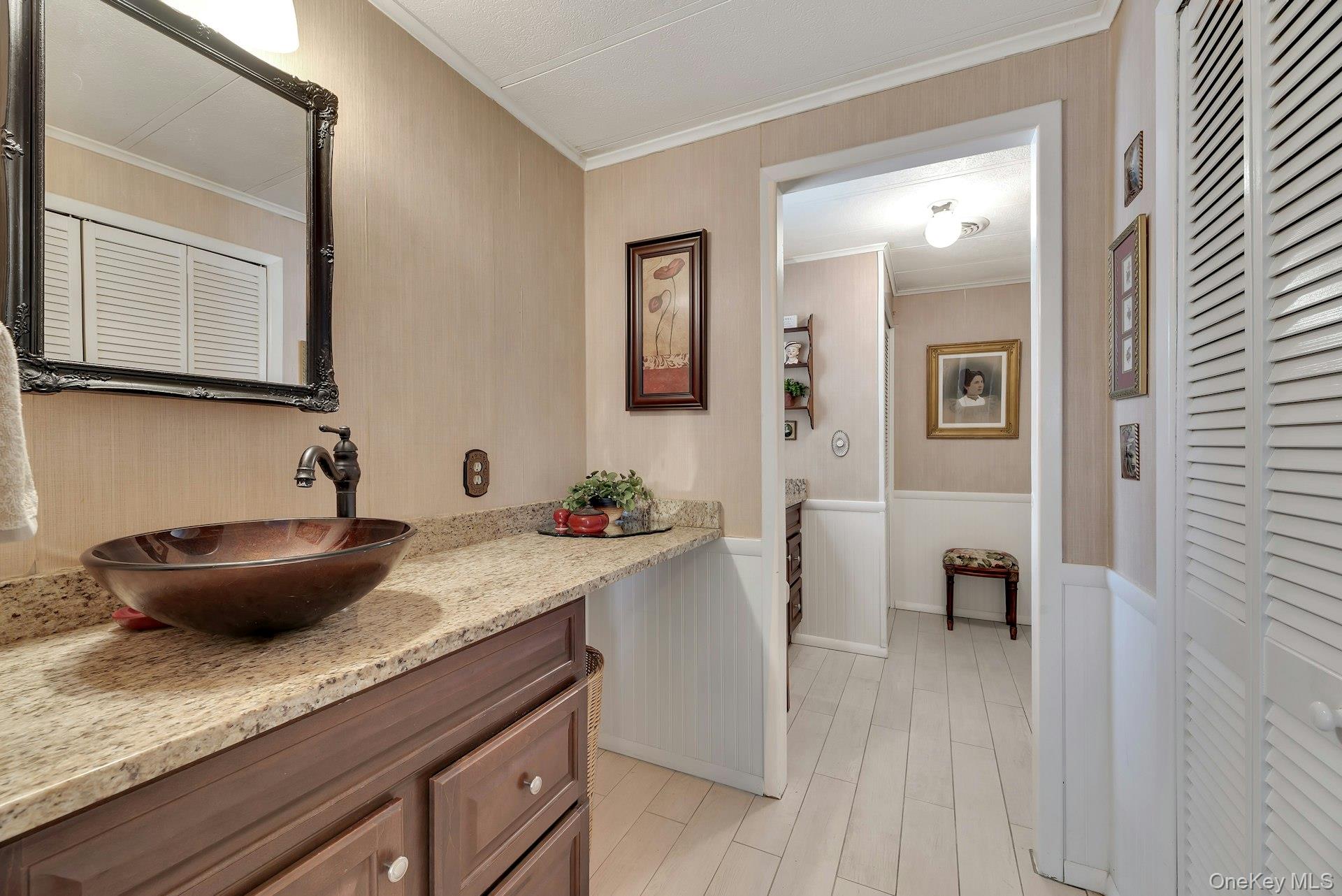 43 Village Circle S, Manorville, NY 11949