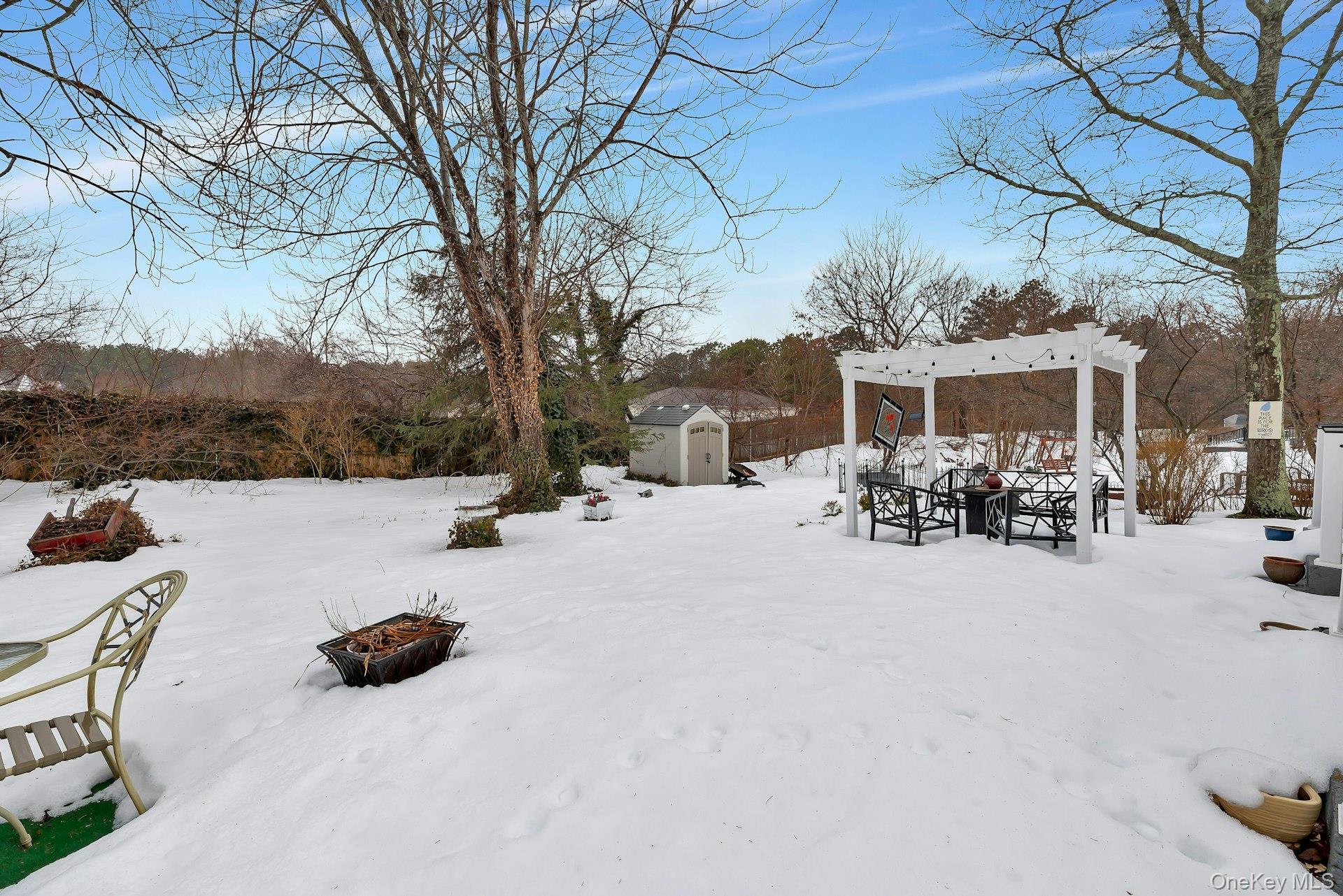 43 Village Circle S, Manorville, NY 11949